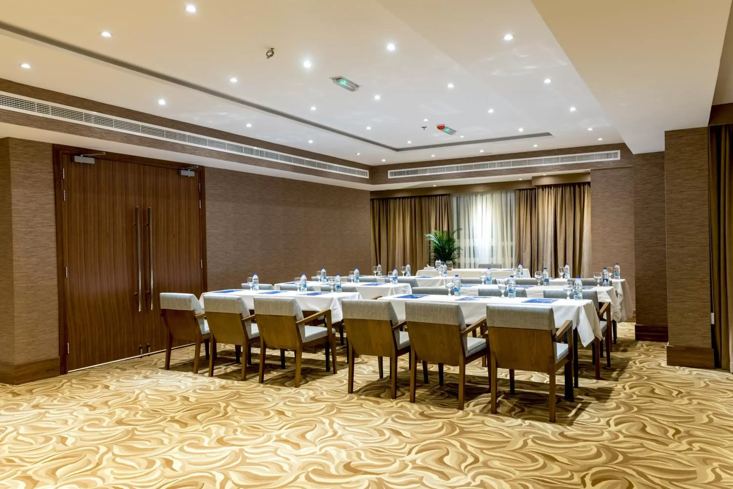 Meeting/conference room in Hawthorn Suites by Wyndham Abu Dhabi City Center