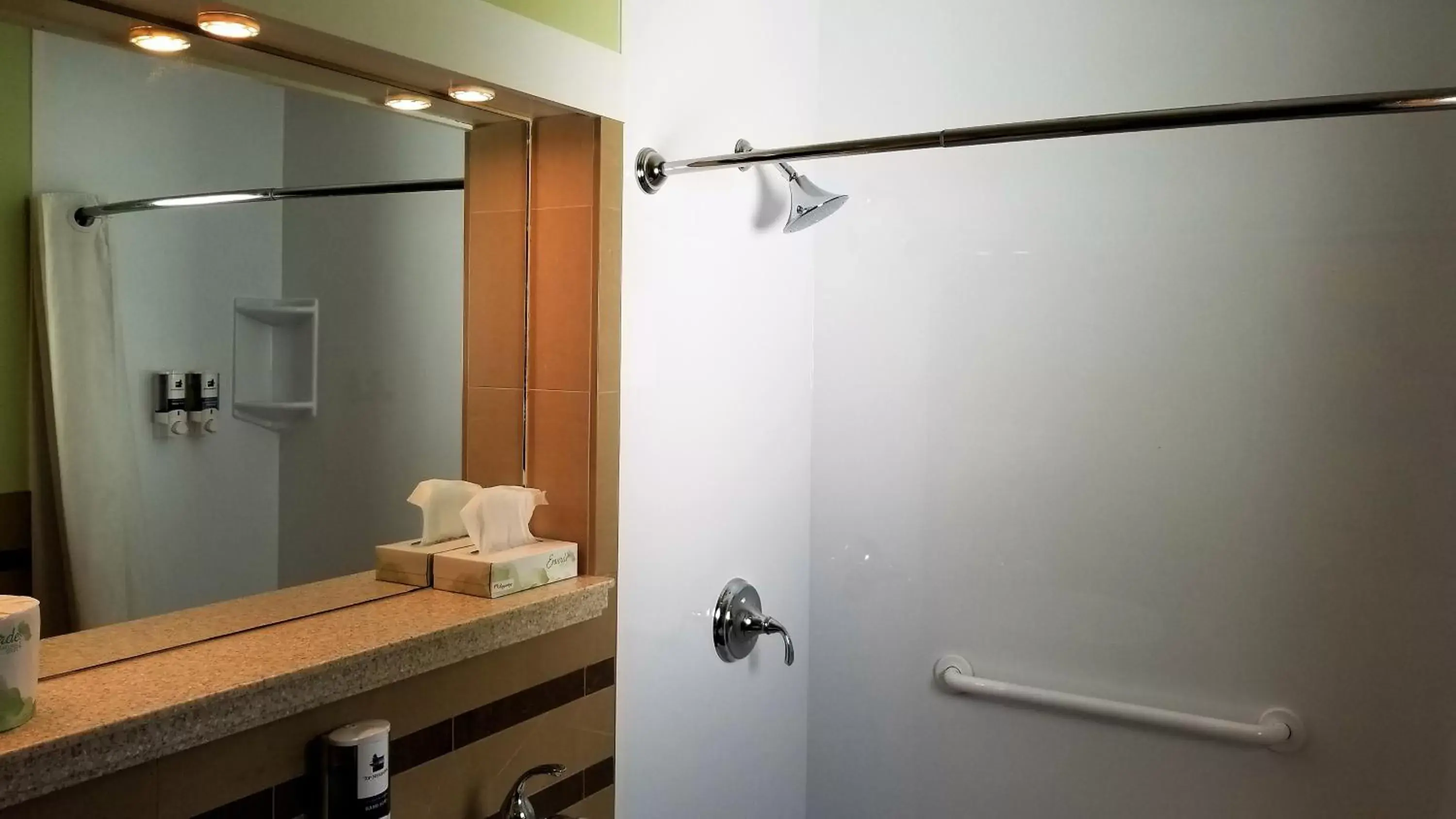 Bathroom in Top Notch Inn Bathroom in Top Notch Inn