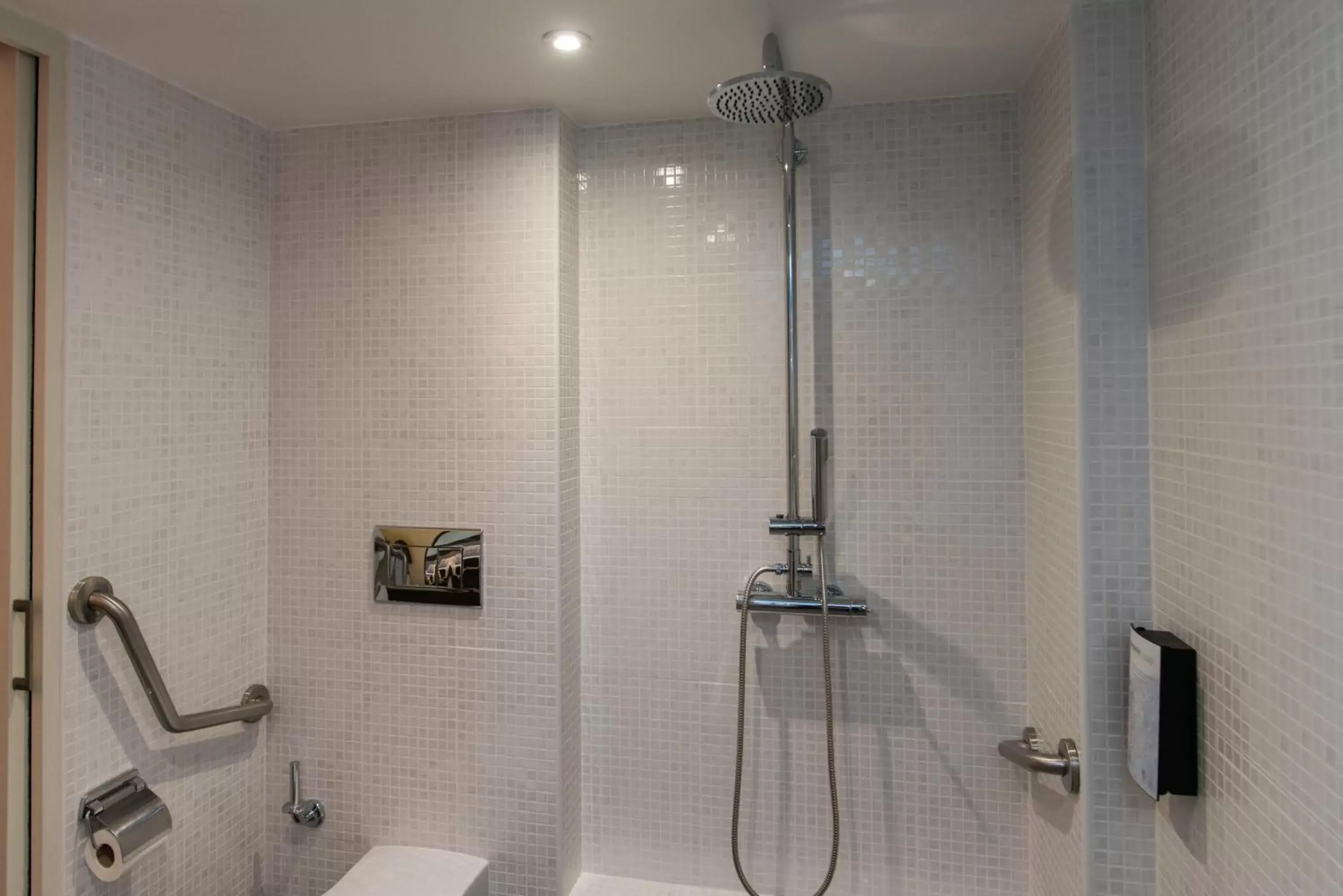 Shower, Bathroom in Campanile Agen