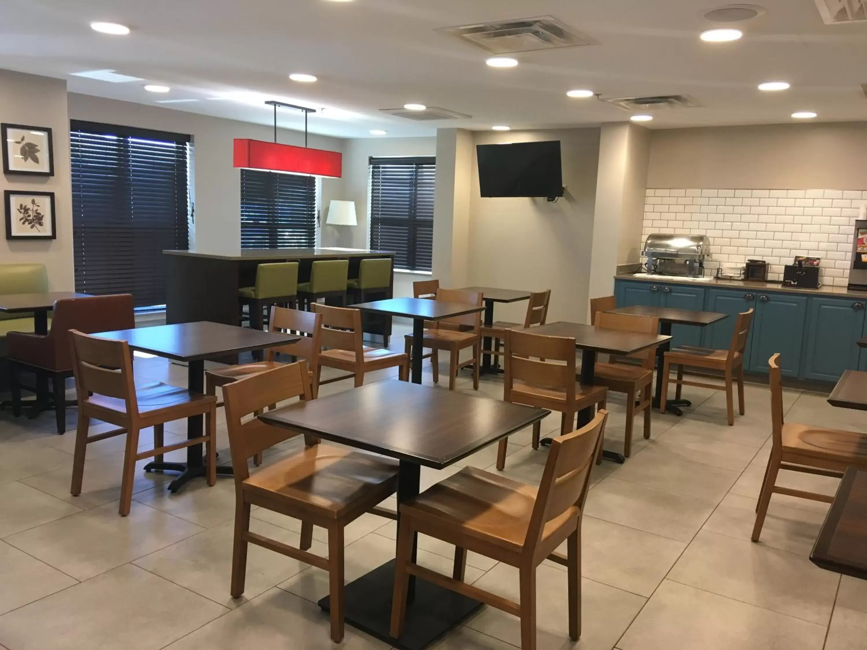 Dining area, Restaurant/Places to Eat in Country Inn & Suites by Radisson, Chambersburg, PA