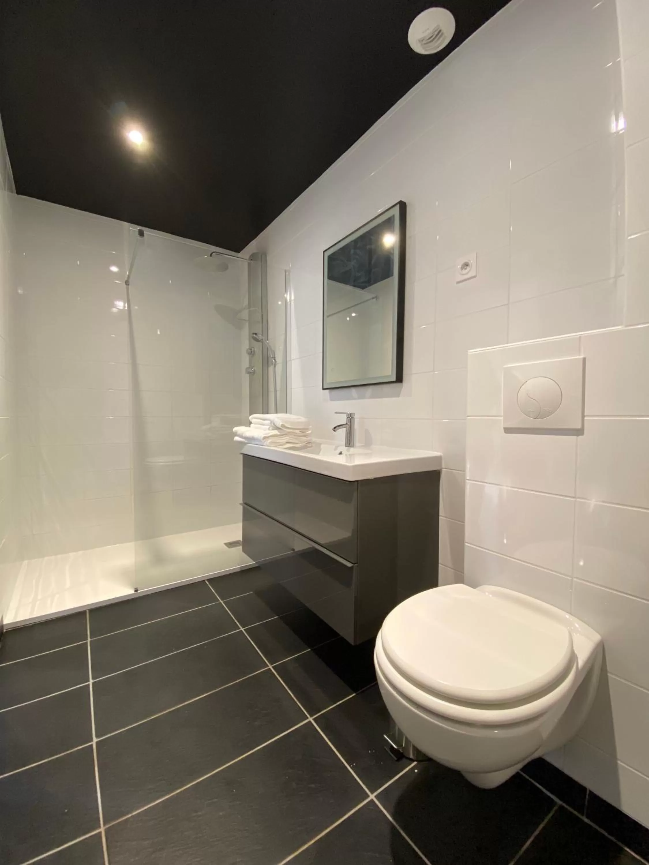 Bathroom in Mayrena Hotel Restaurant