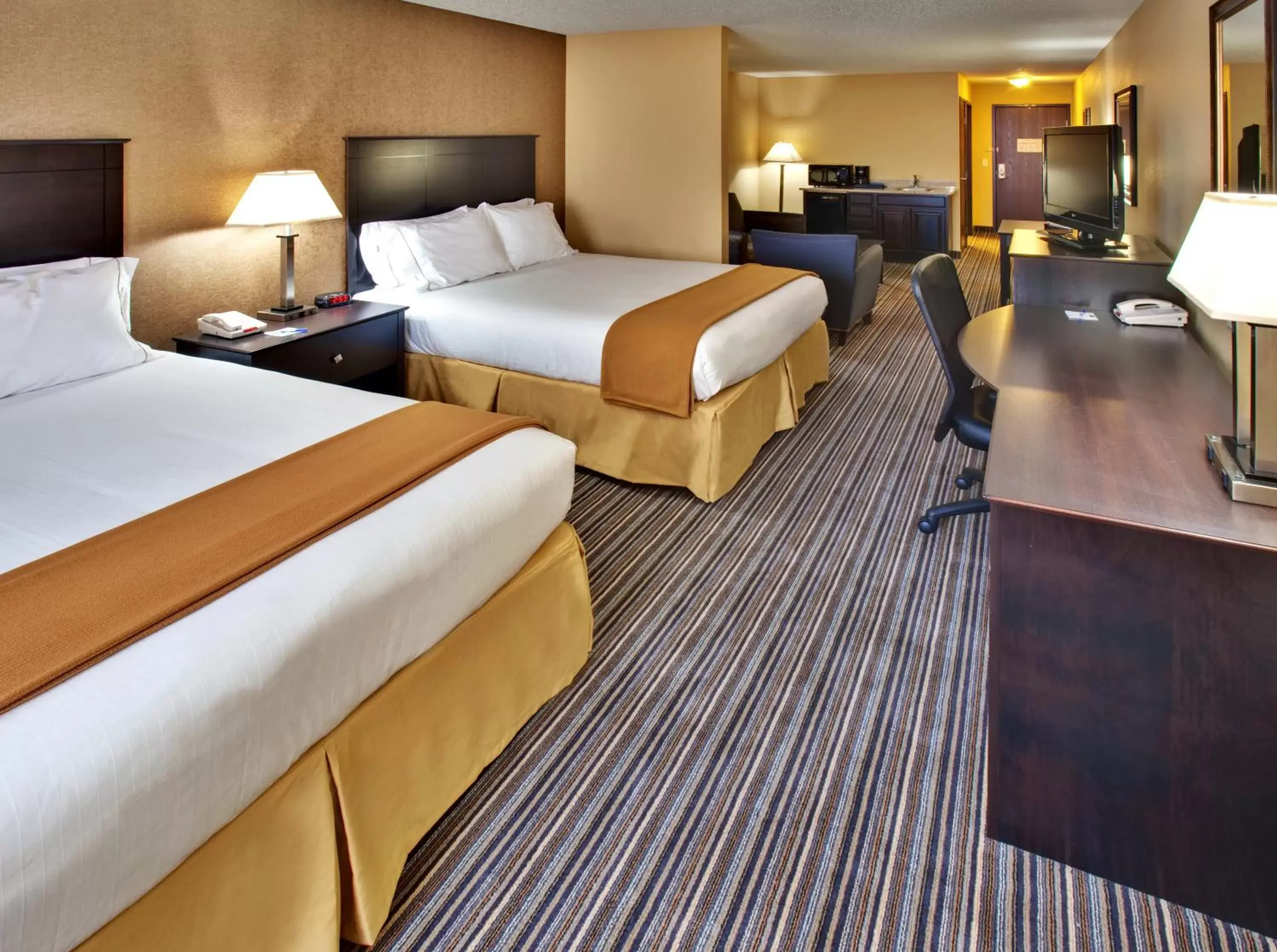 Photo of the whole room, Bed in Holiday Inn Express Hotel & Suites Council Bluffs - Convention Center Area, an IHG Hotel