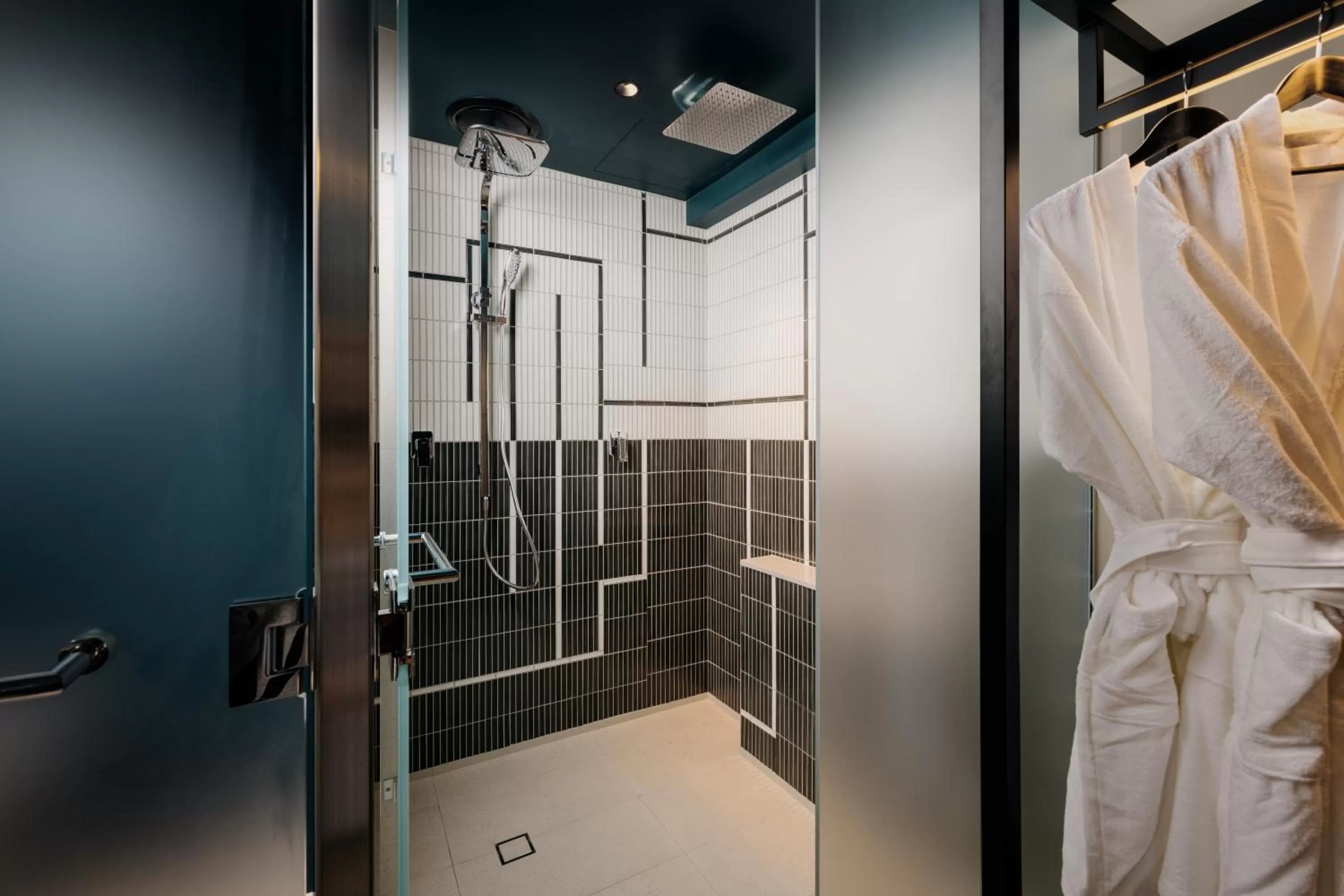 2 Queen Standard City View High Floor in Hotel Indigo Brisbane City Centre by IHG