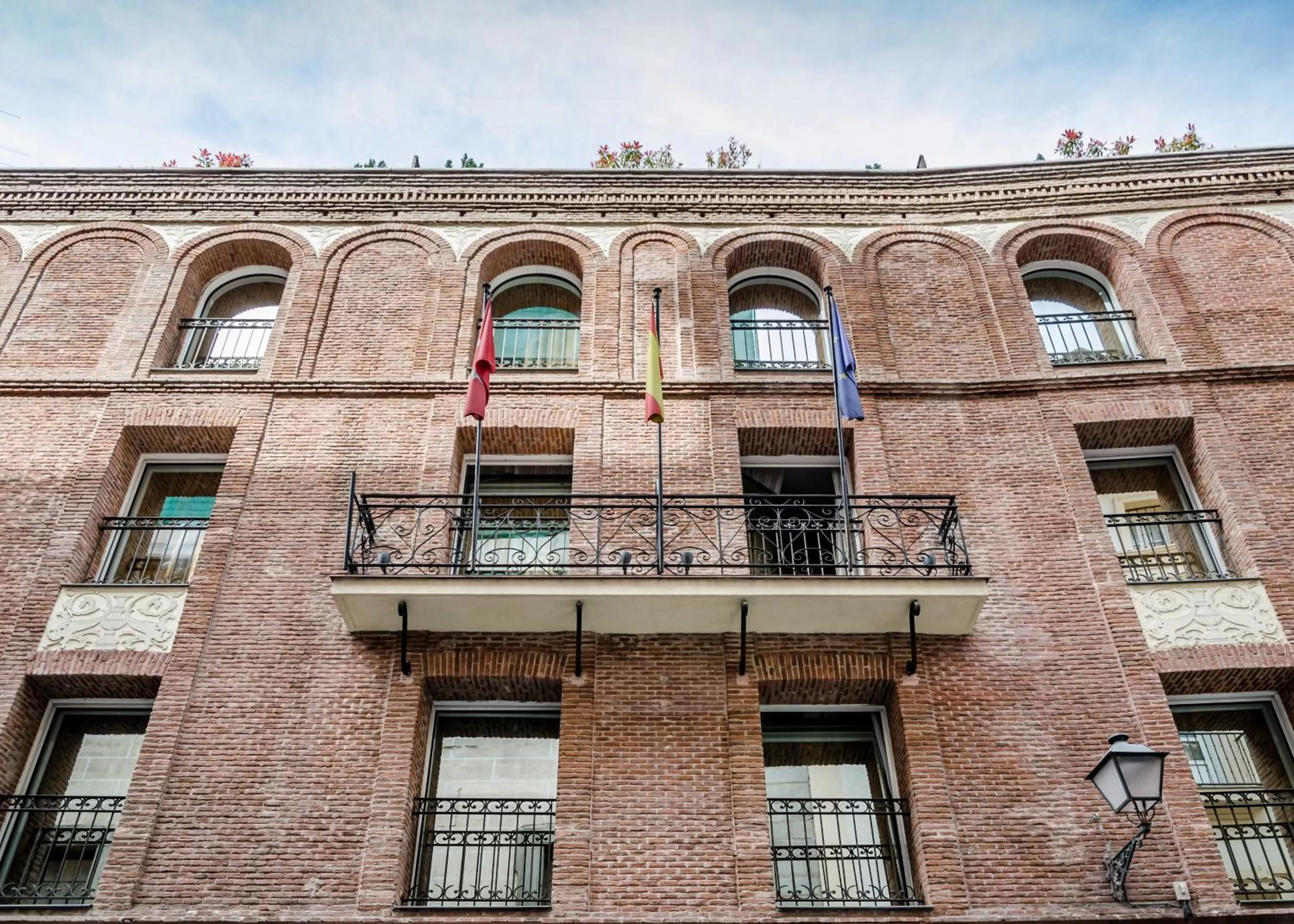 Facade/entrance in Eurostars Casa de la Lírica