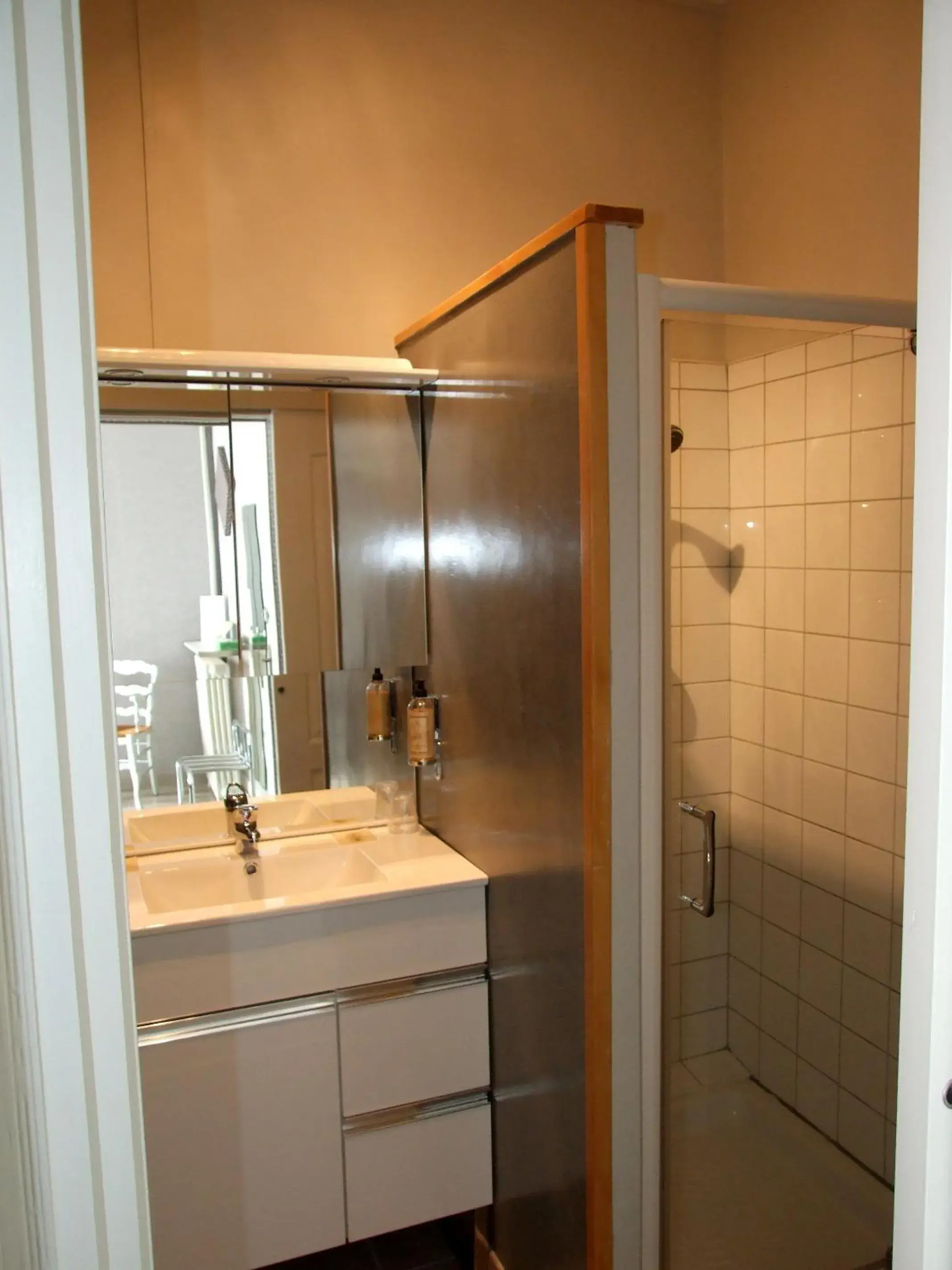 Bathroom in Logis Hotel L'Occitan