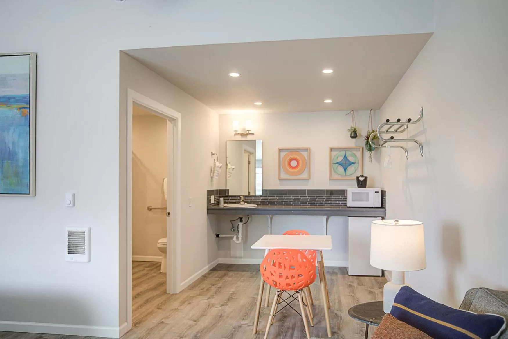 Queen Deluxe Suite - ADA Accessible - Streetside in OCEAN SHORES RESORT - Brand New Rooms