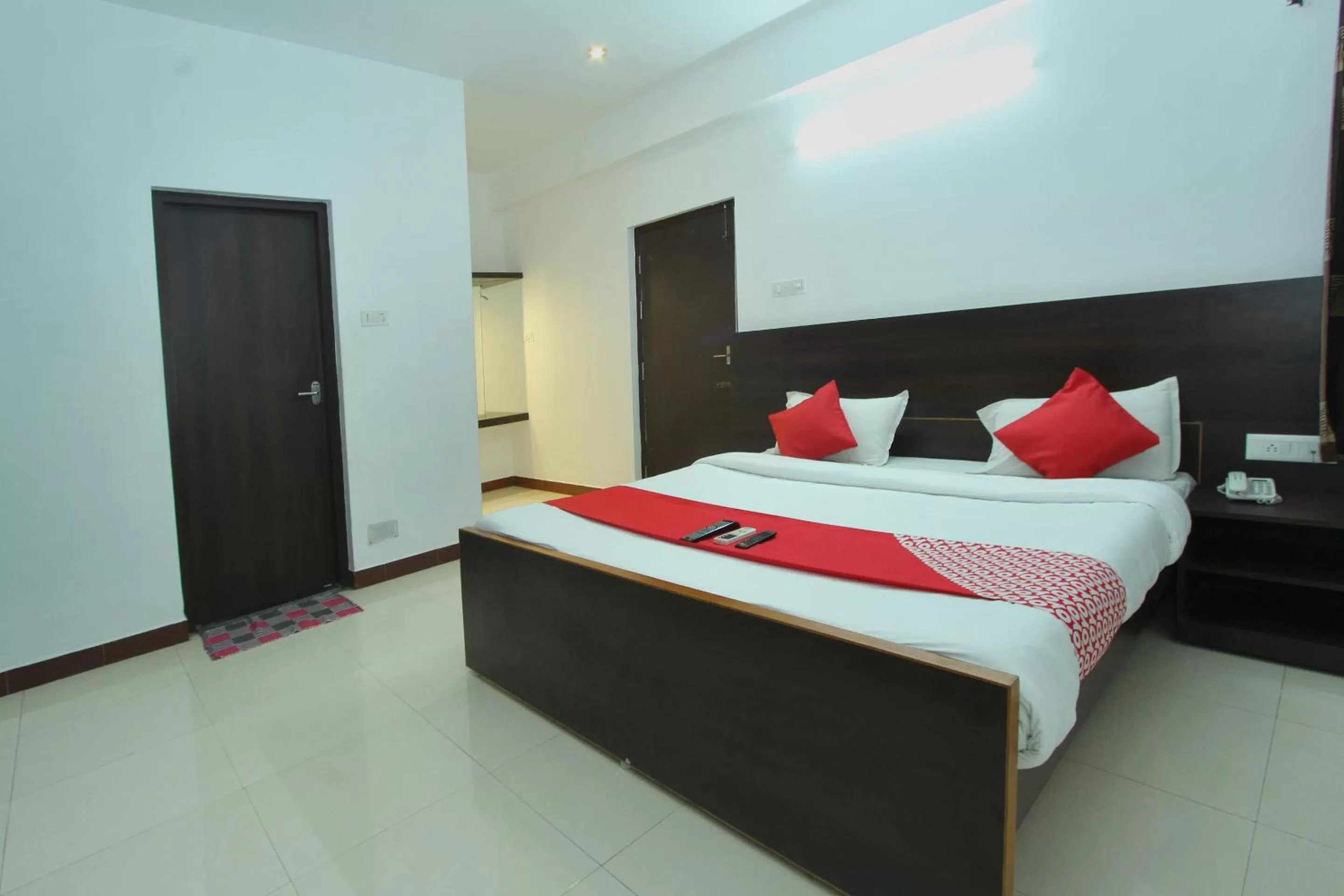 Bed in Lake View Hotel