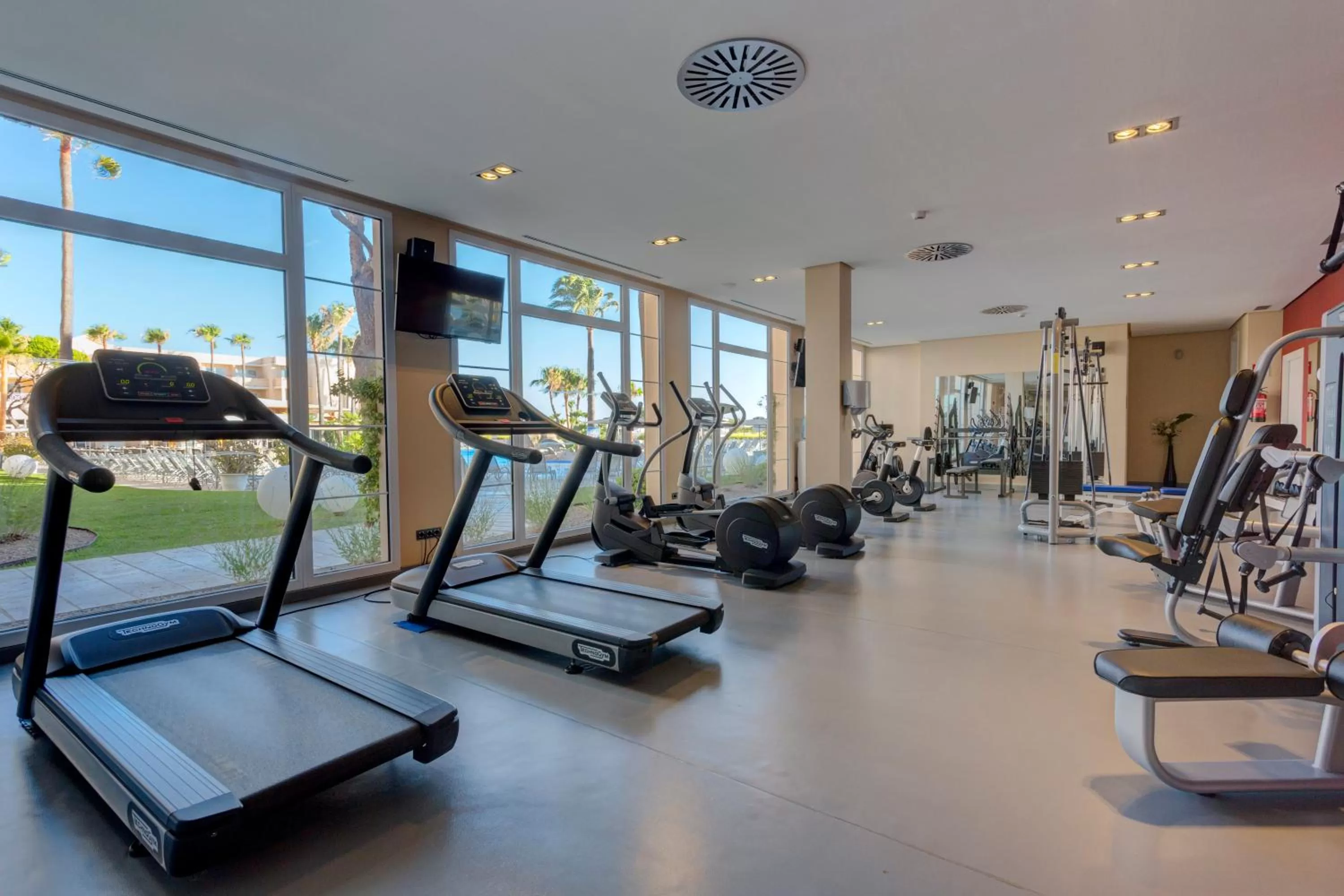 Fitness centre/facilities in Hipotels Playa La Barrosa - Adults Only