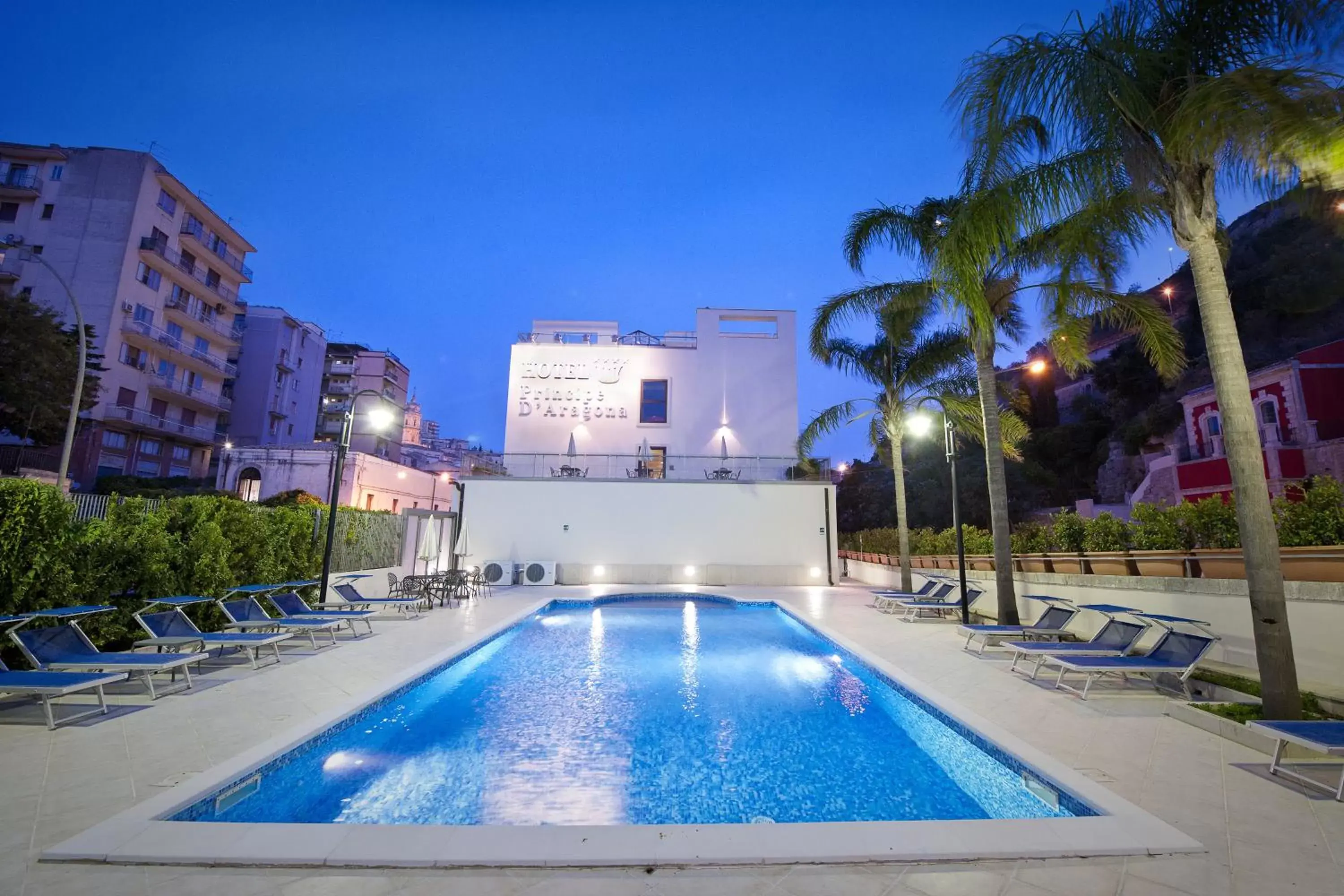 Swimming Pool in Hotel Principe d'Aragona