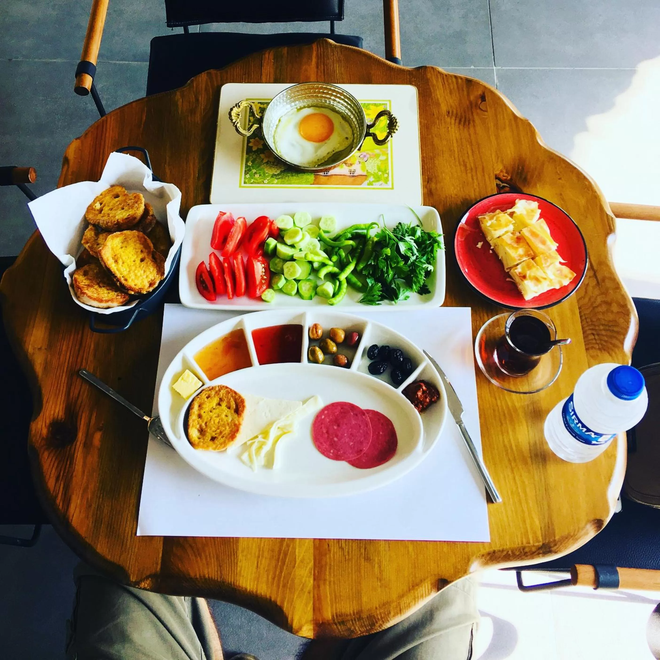 Continental breakfast in 8 Rooms Hotel