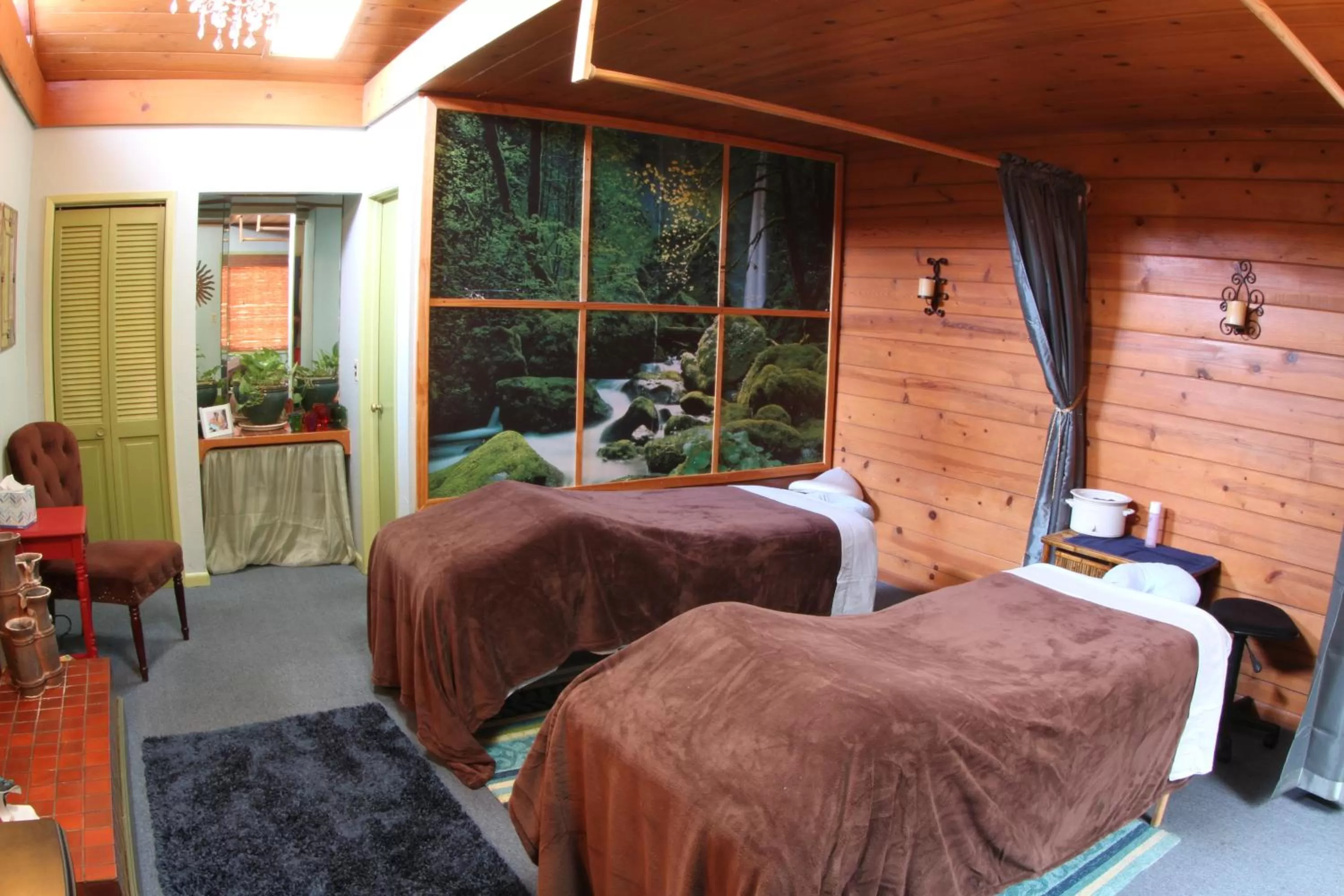 Spa and wellness centre/facilities, Bed in Cambria Pines Lodge