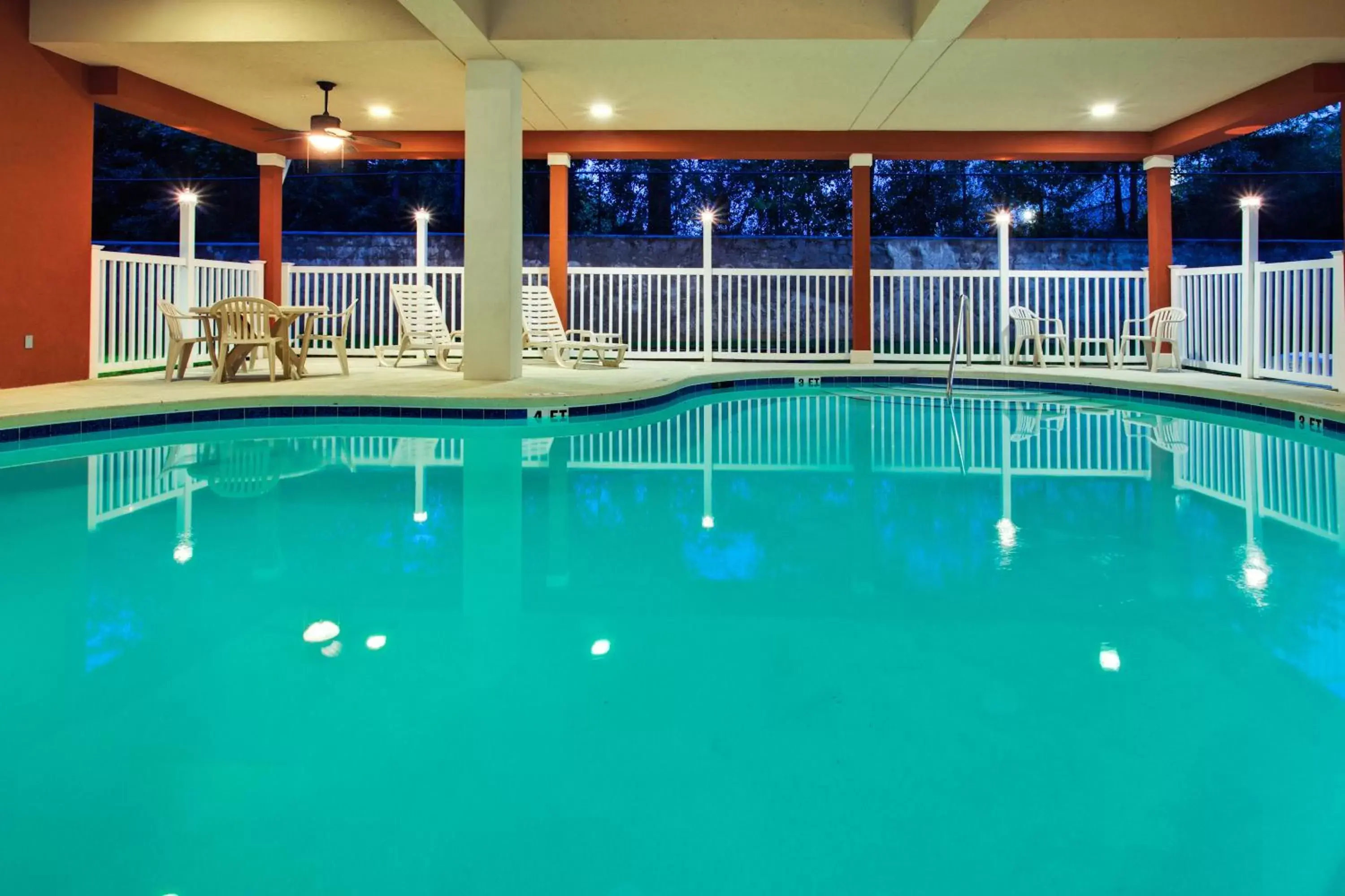 Swimming Pool in Country Inn & Suites by Radisson, Tallahassee Northwest I-10, FL