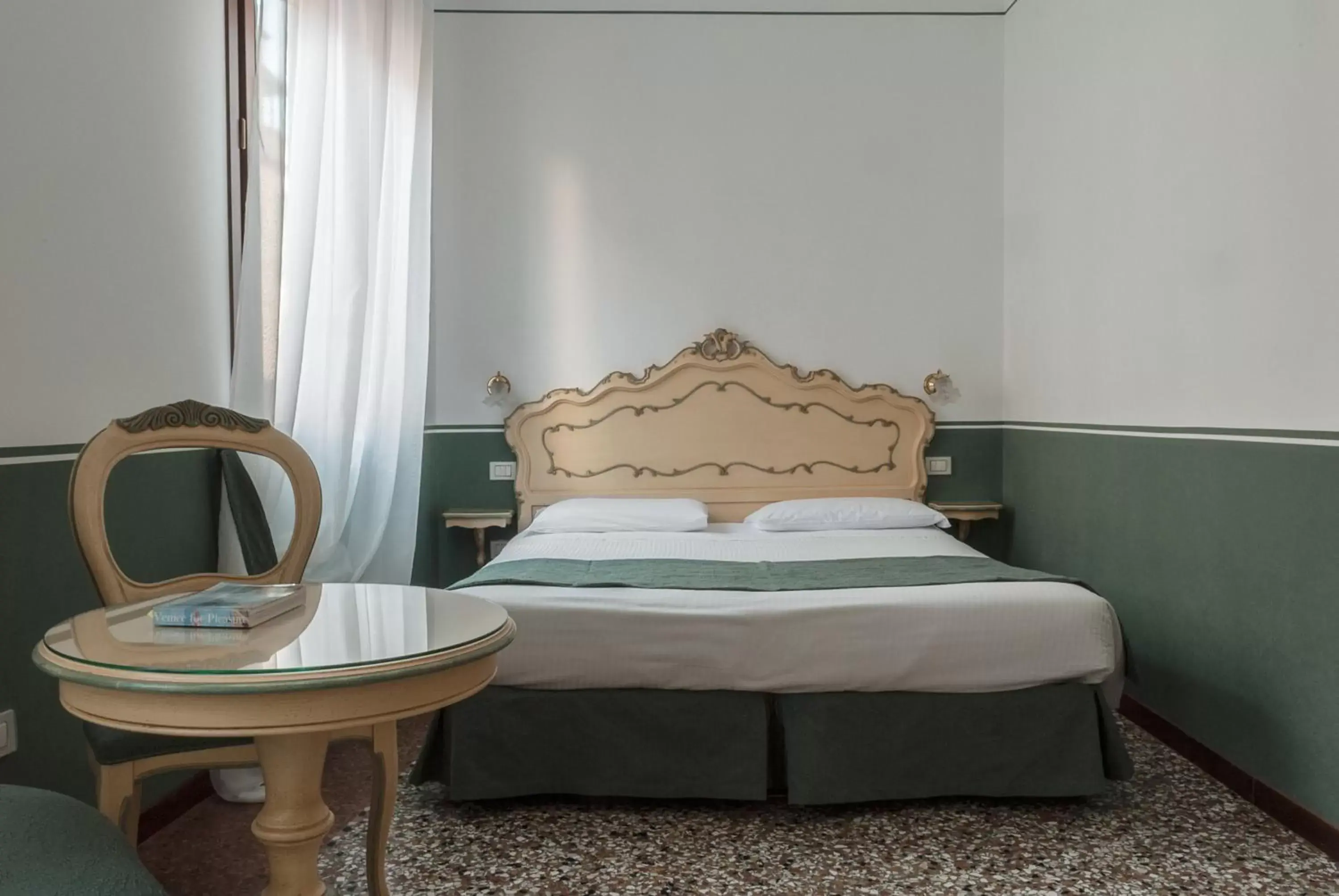 Day, Bed in Ca' San Trovaso - 6 Rooms