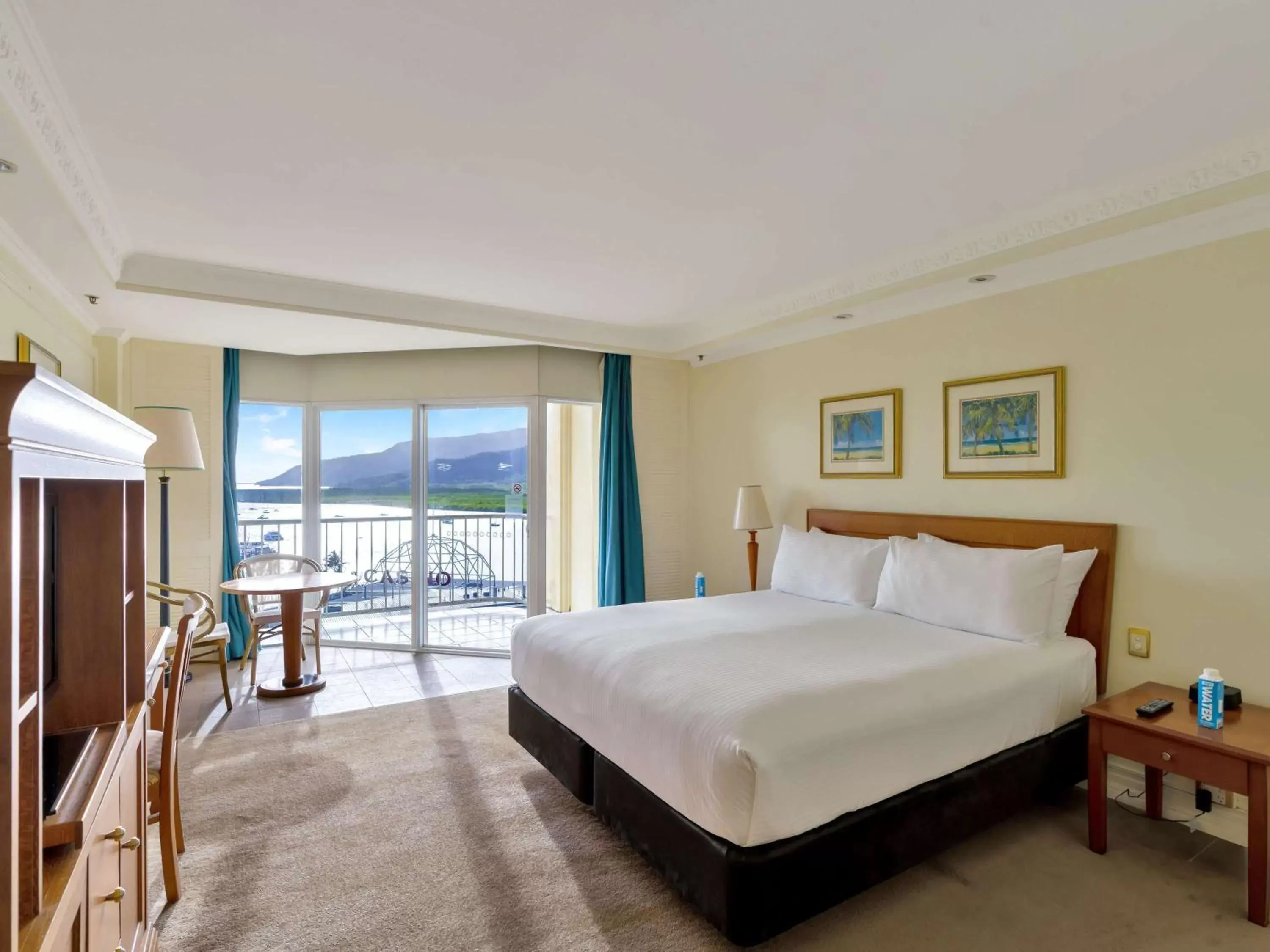 Bedroom in Pullman Cairns International