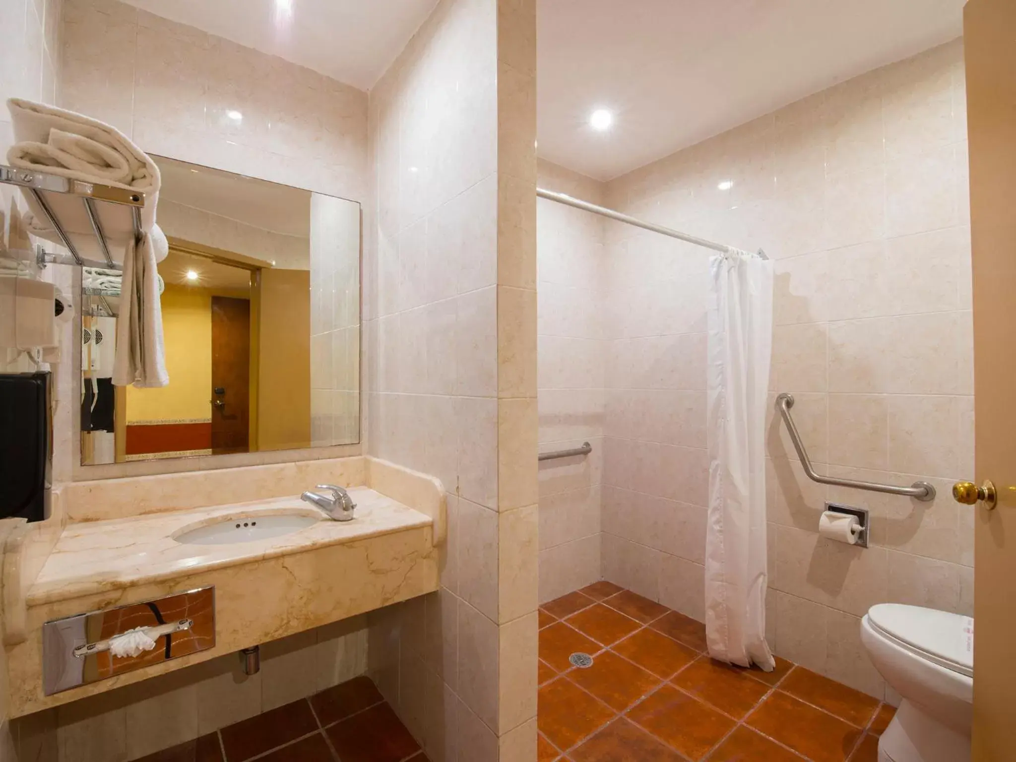 Toilet, Bathroom in Hotel del Gobernador