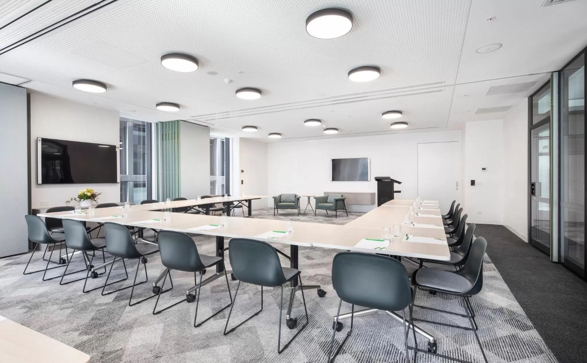 Meeting/conference room in Holiday Inn & Suites Geelong by IHG