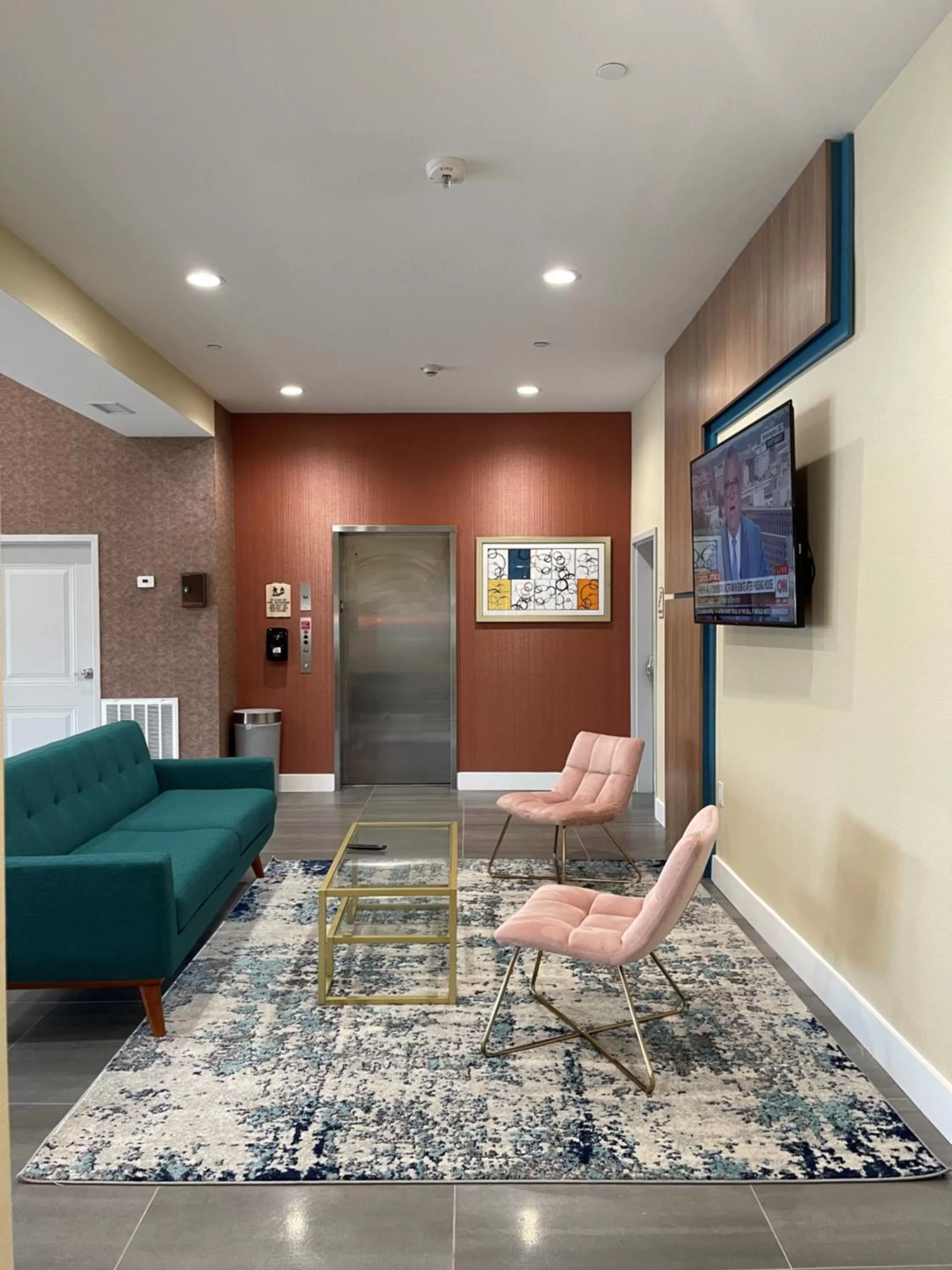 TV and multimedia in Palace Inn Blue Houston East Beltway 8