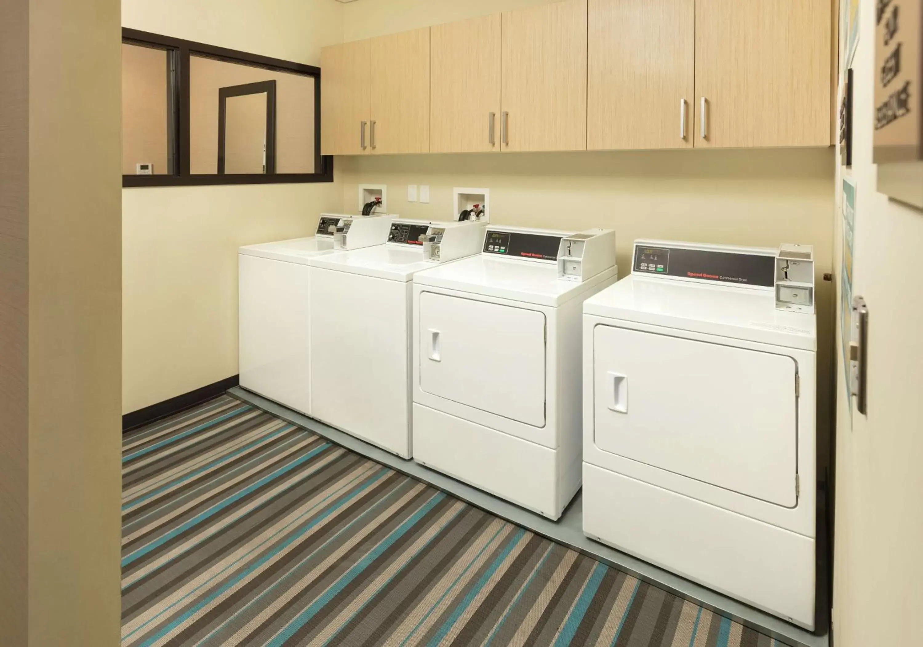 Sports, Kitchen/Kitchenette in Home2 Suites by Hilton Salt Lake City/Layton