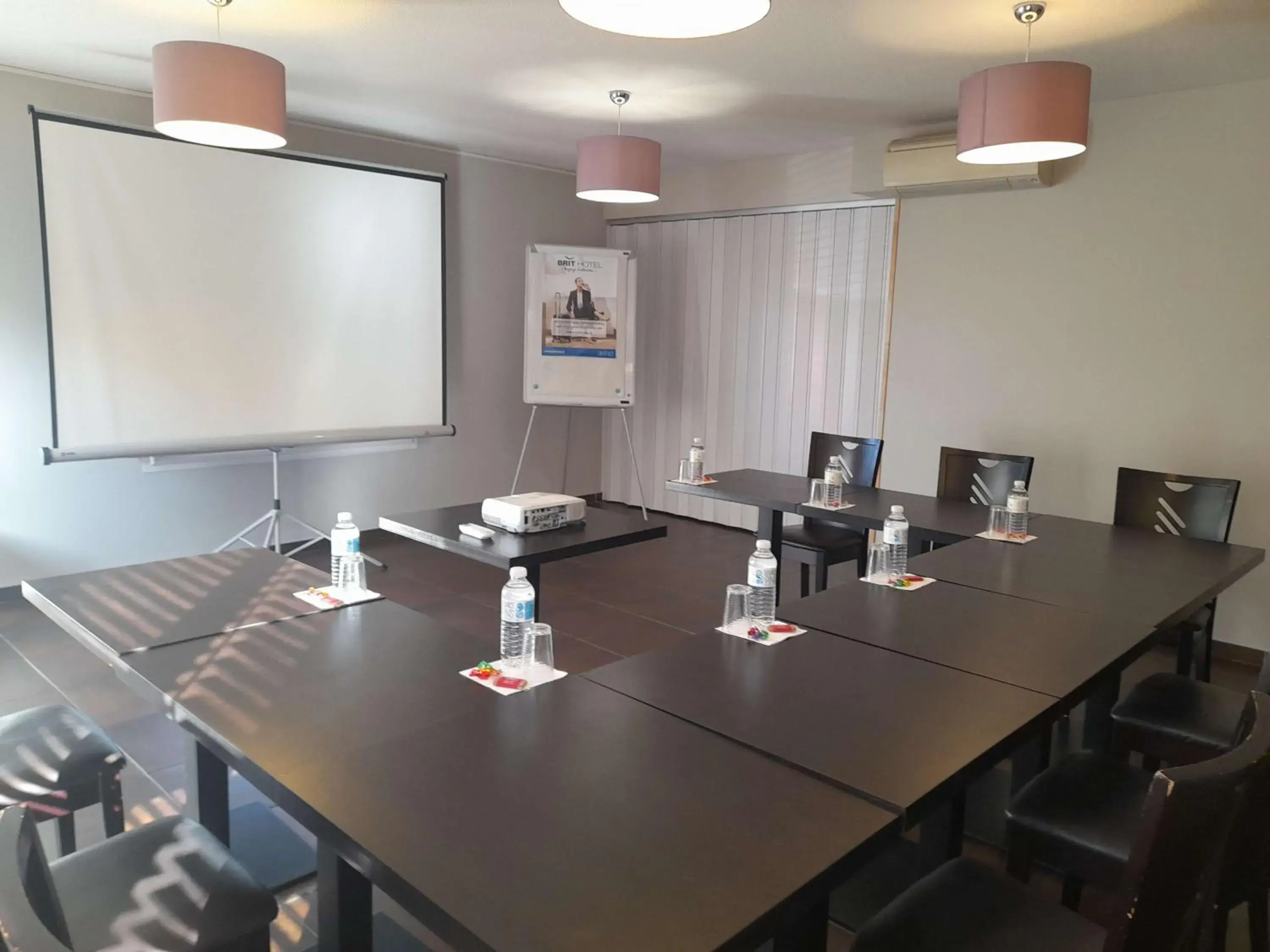 Meeting/conference room in Brit Hotel Confort Montauban