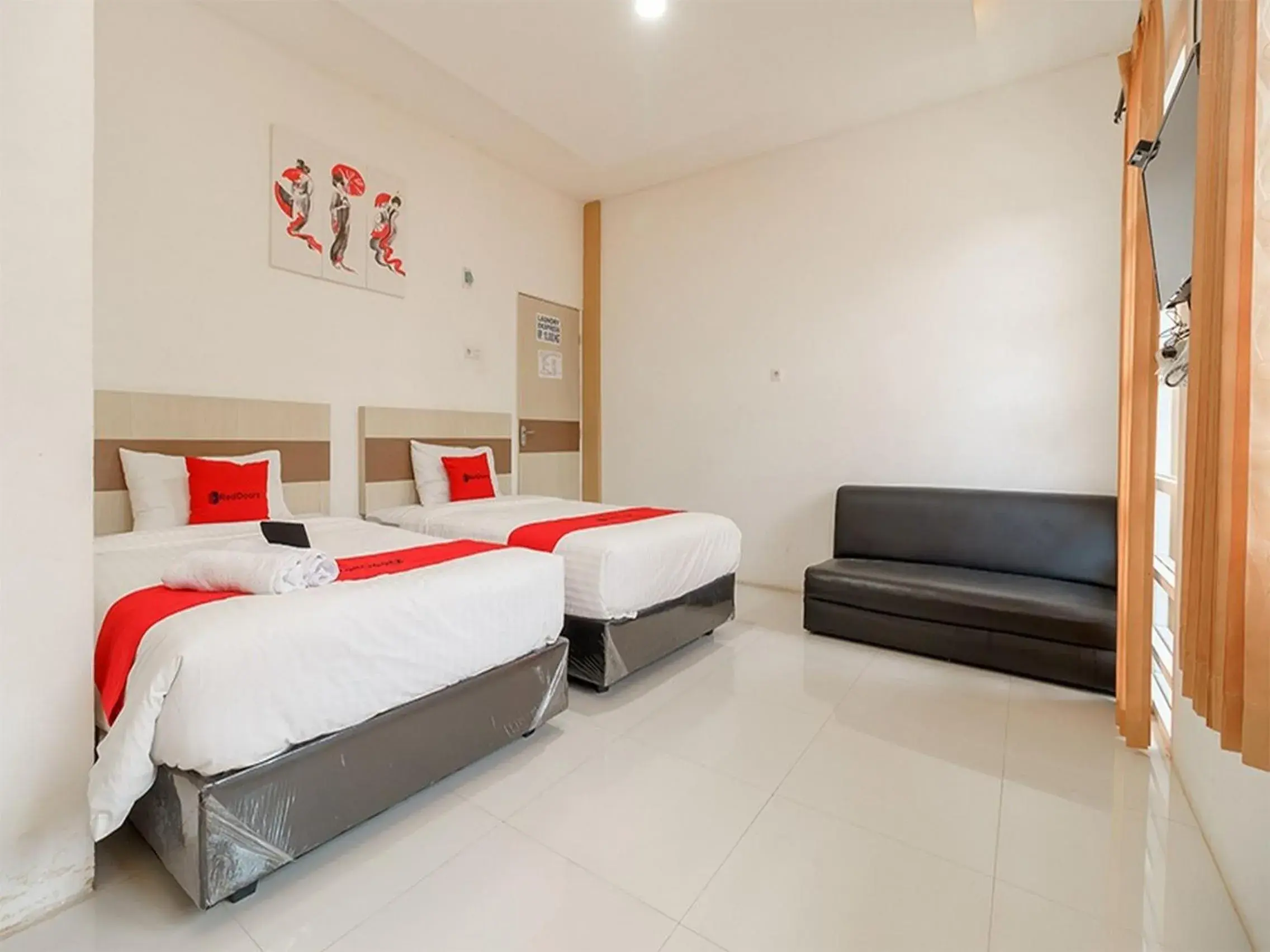 Bedroom, Bed in RedDoorz near Palembang Trade Center