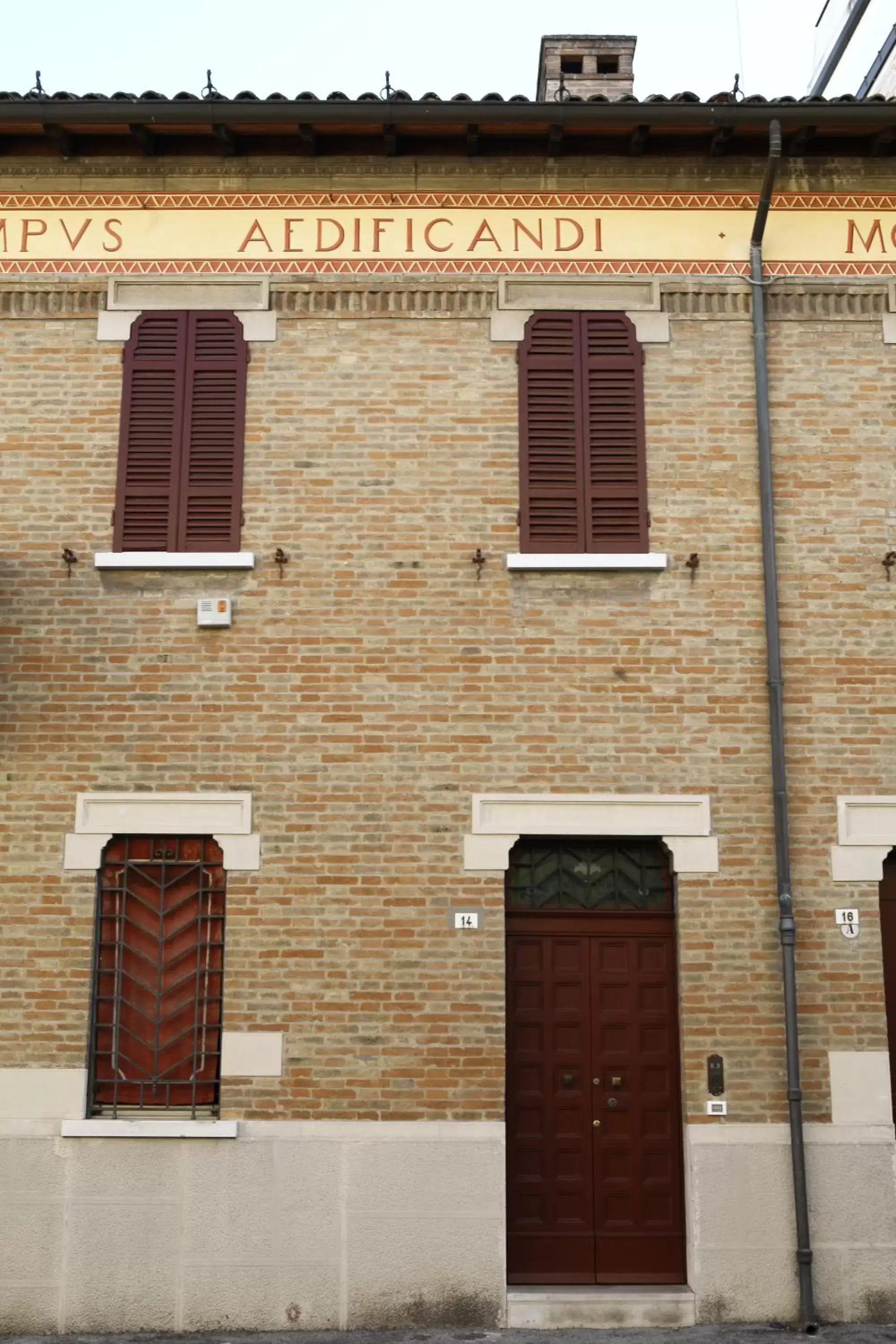 Property building, Facade/Entrance in Chez papa