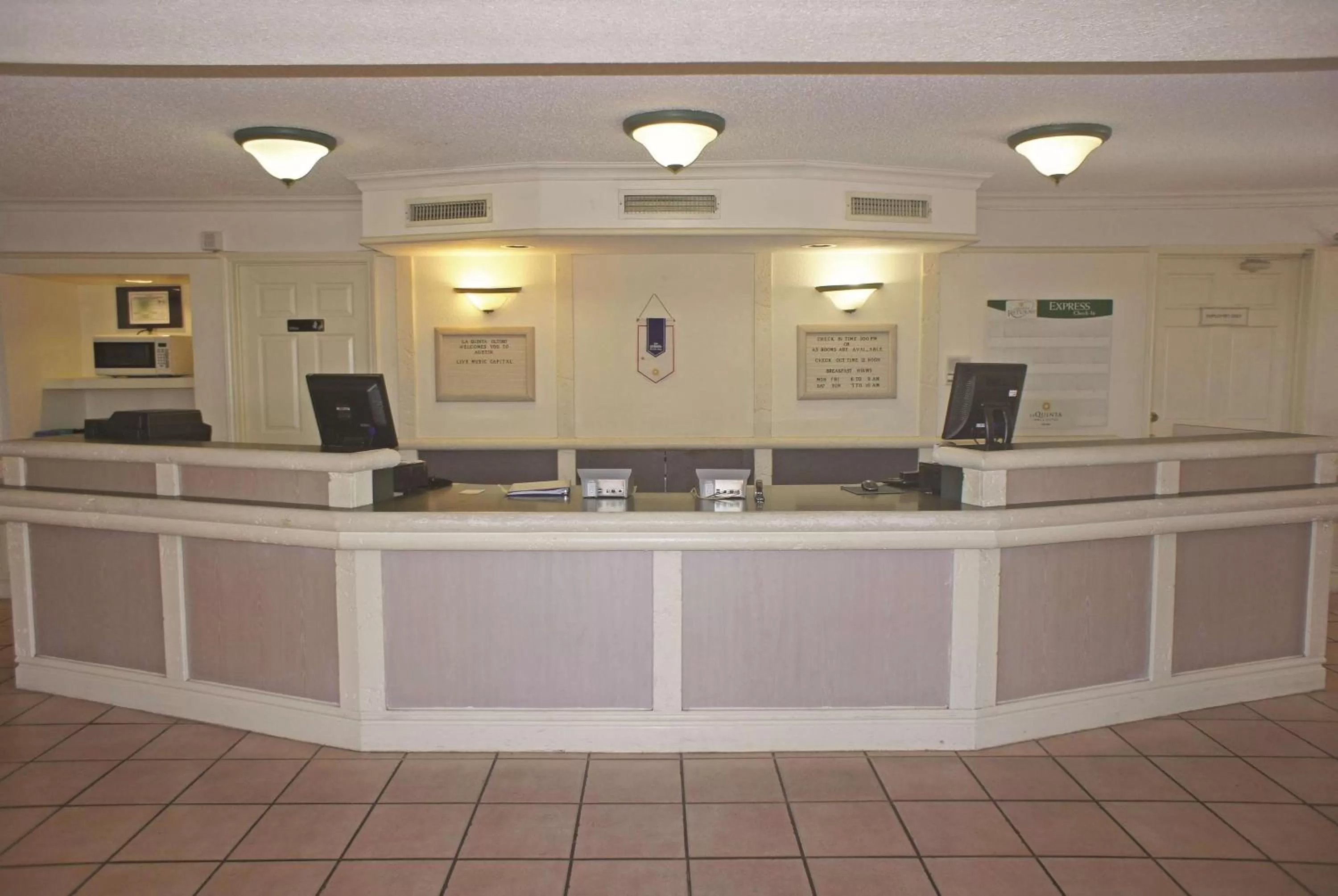 Lobby or reception in La Quinta Inn by Wyndham Austin Oltorf