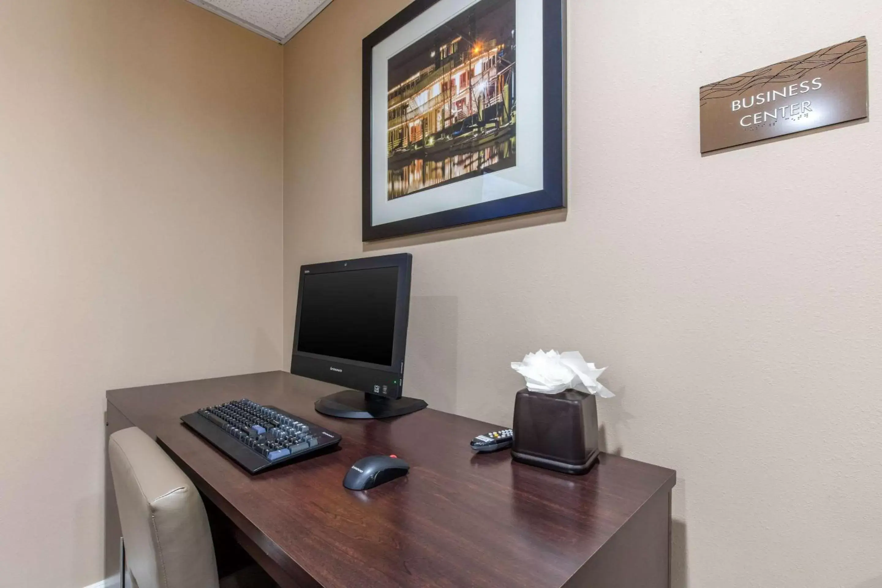 Business facilities, TV/Entertainment Center in Comfort Inn Horn Lake - Southaven