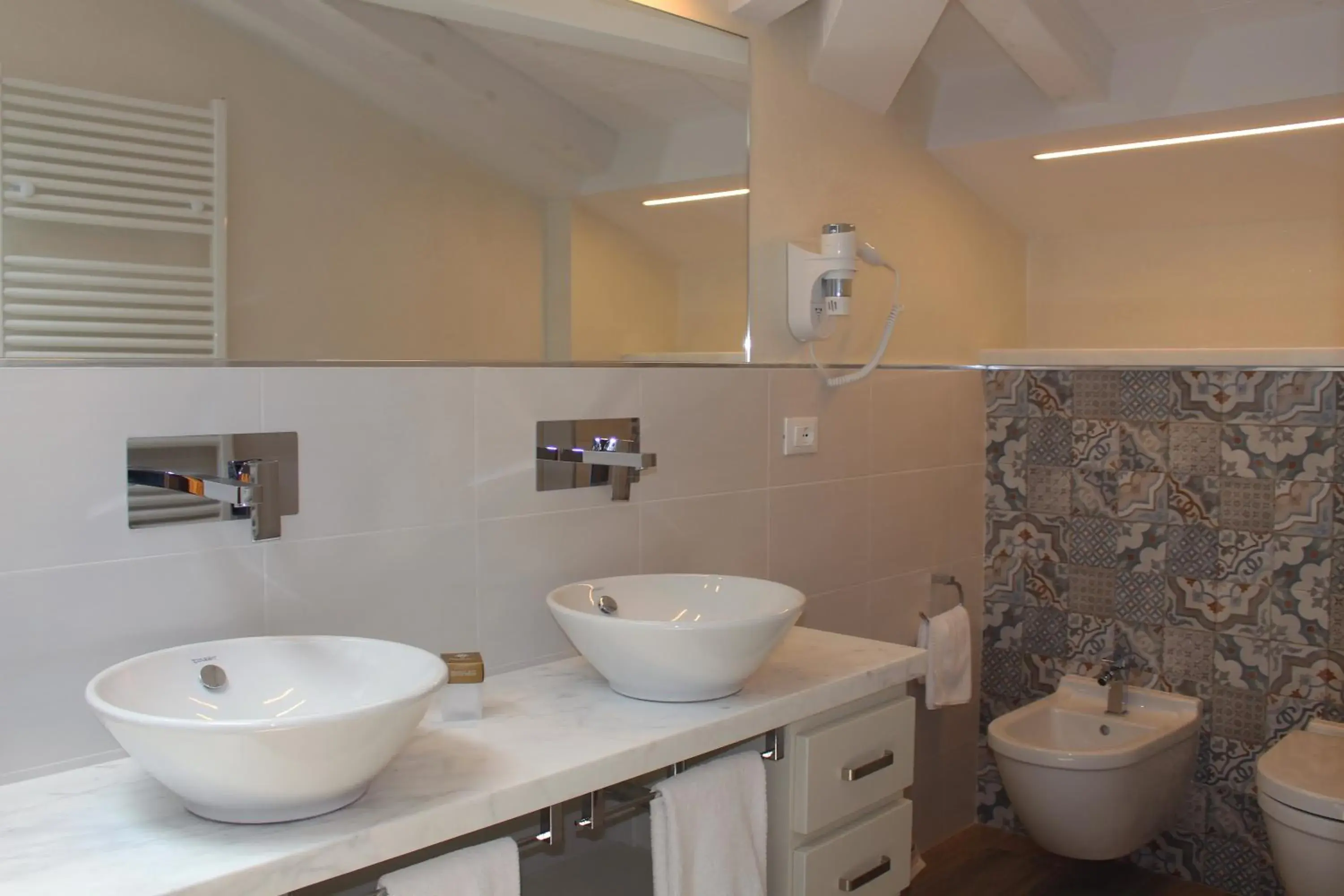 Shower, Bathroom in Hotel Villa Tiziana