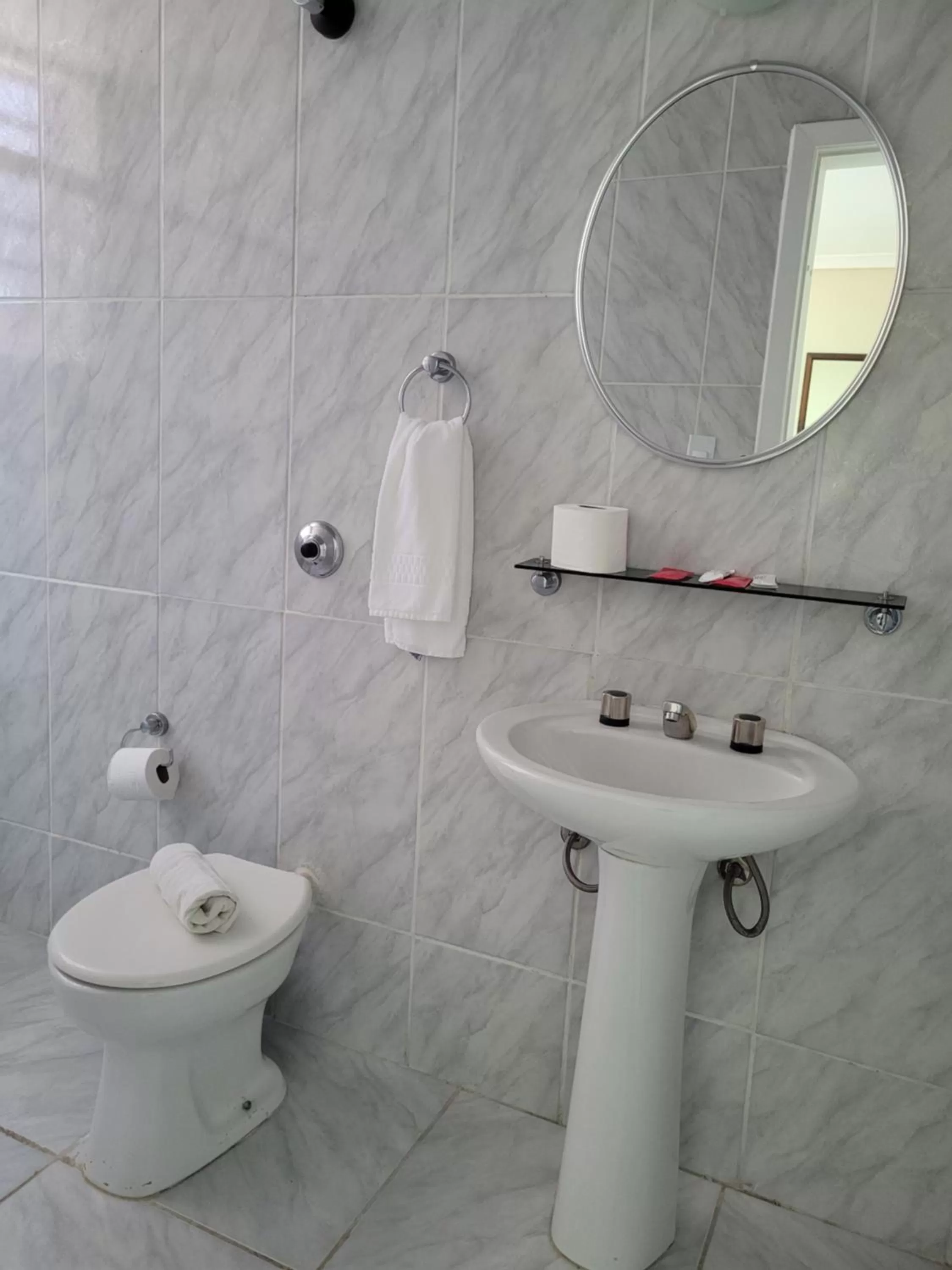 Toilet in Hotel Estação Express