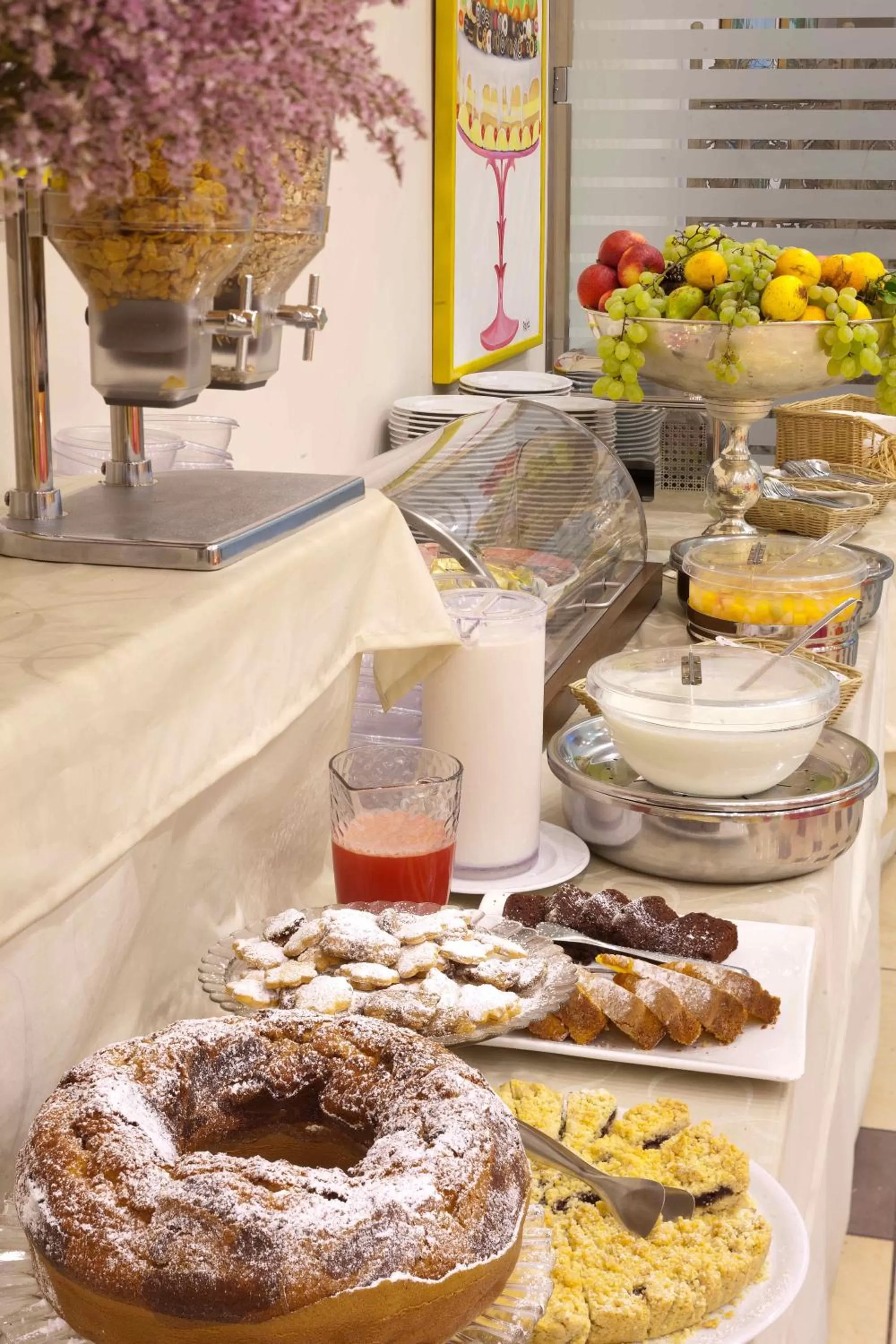 Food and drinks in Ulisse Deluxe Hostel