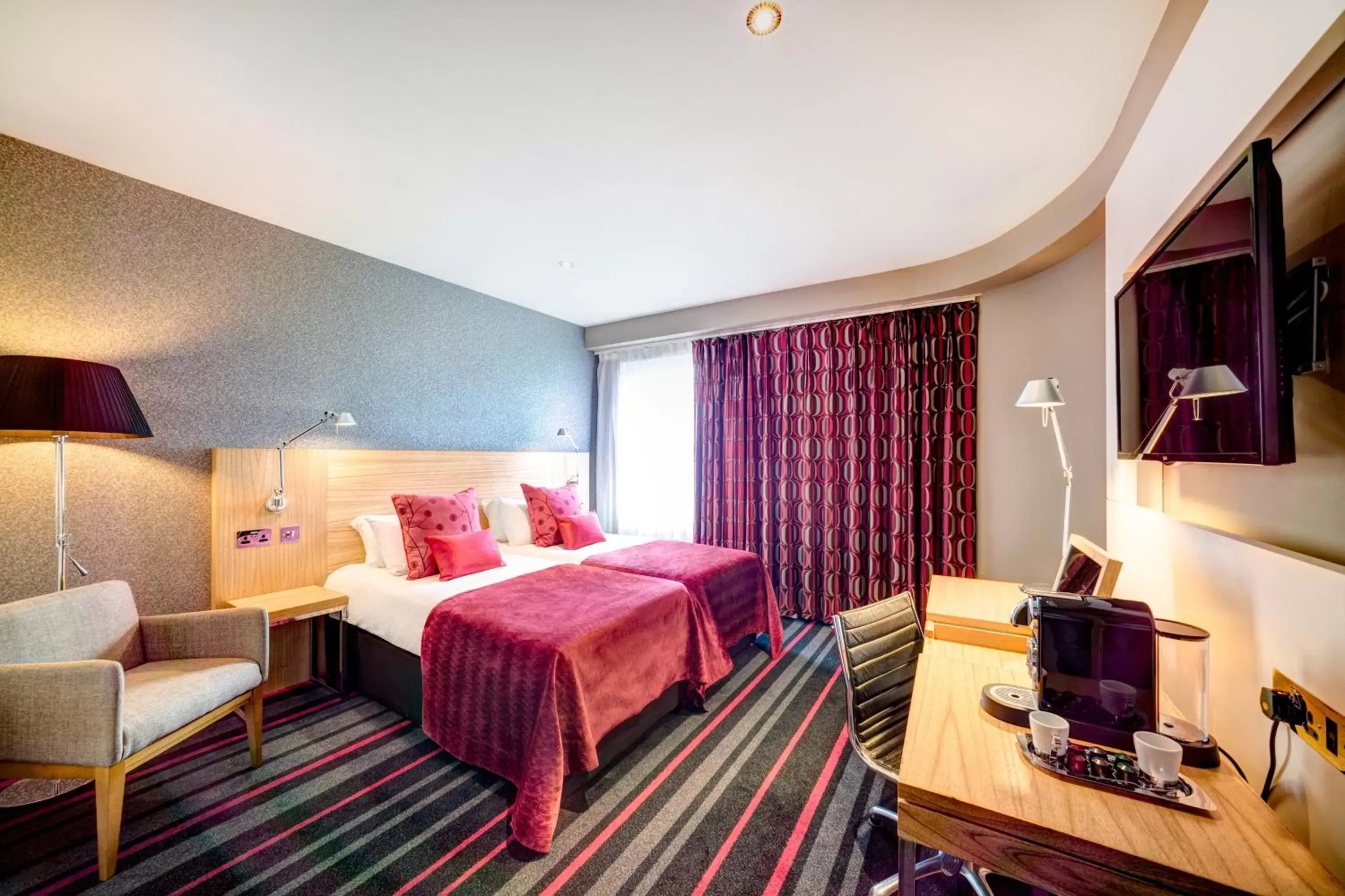 Photo of the whole room in Apex City of Edinburgh Hotel