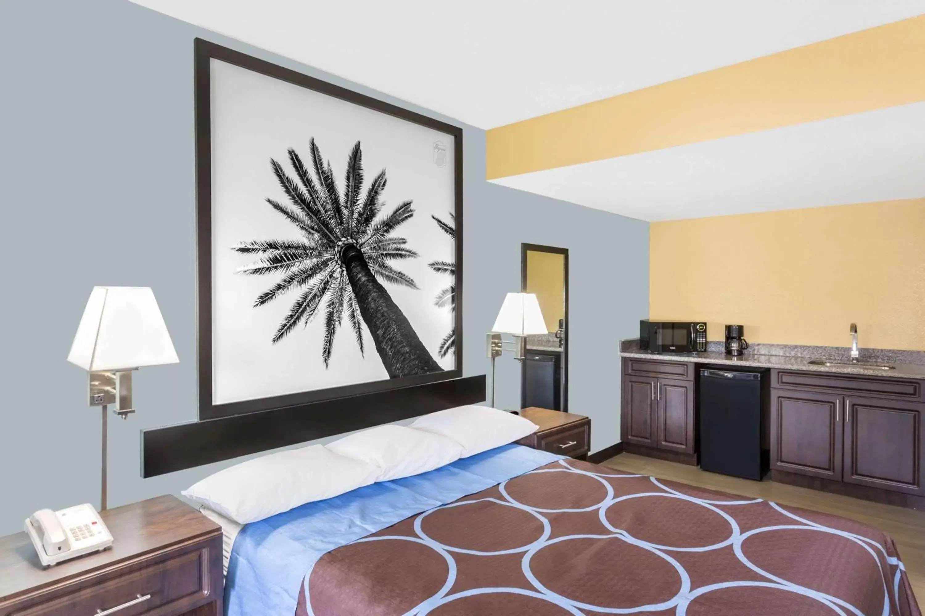 Photo of the whole room, Bed in Super 8 by Wyndham Sarasota Near Siesta Key Photo of the whole room, Bed in Super 8 by Wyndham Sarasota Near Siesta Key