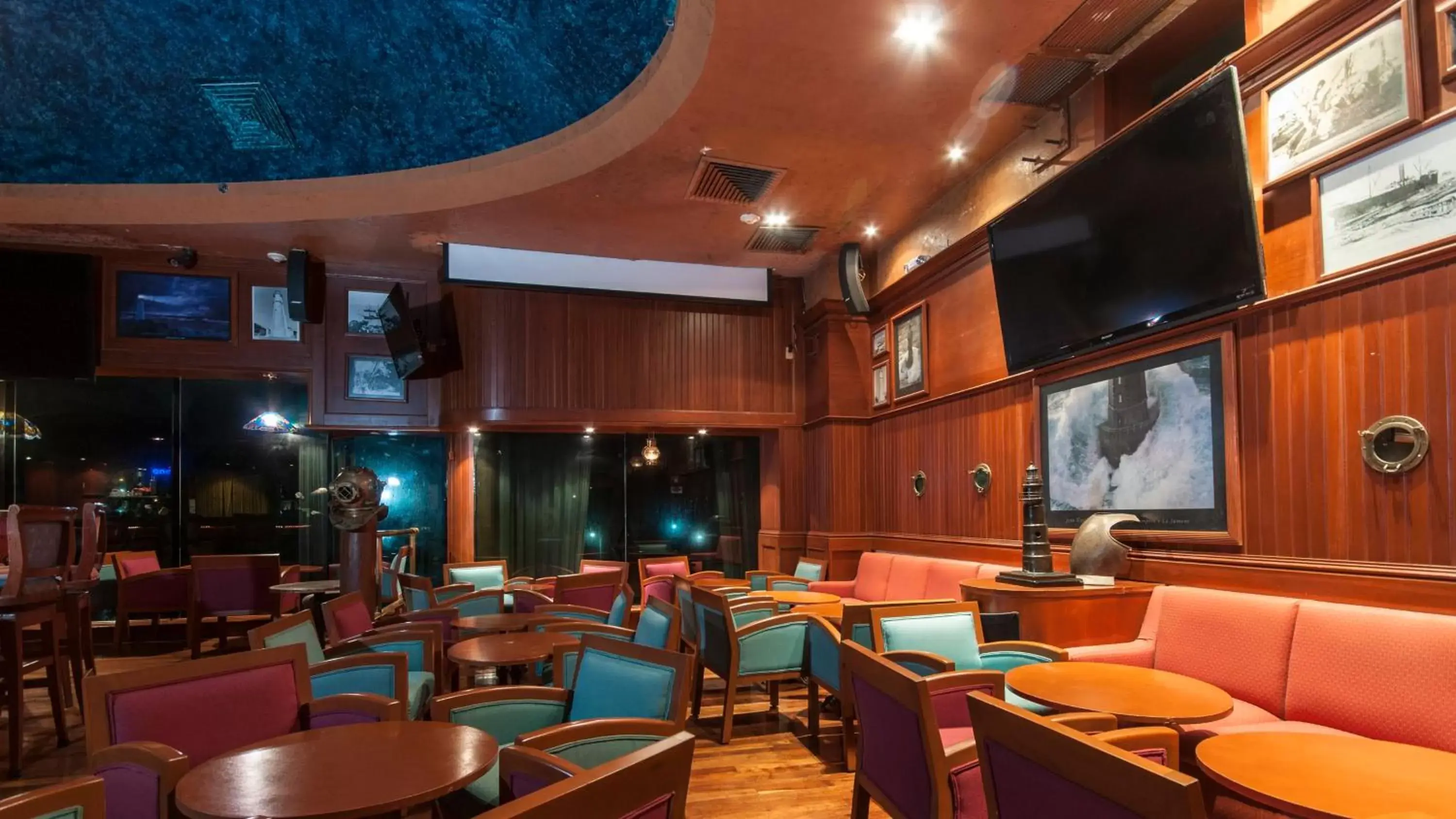 Lounge or bar in Holiday Inn Ciudad Del Carmen by IHG Lounge or bar in Holiday Inn Ciudad Del Carmen by IHG