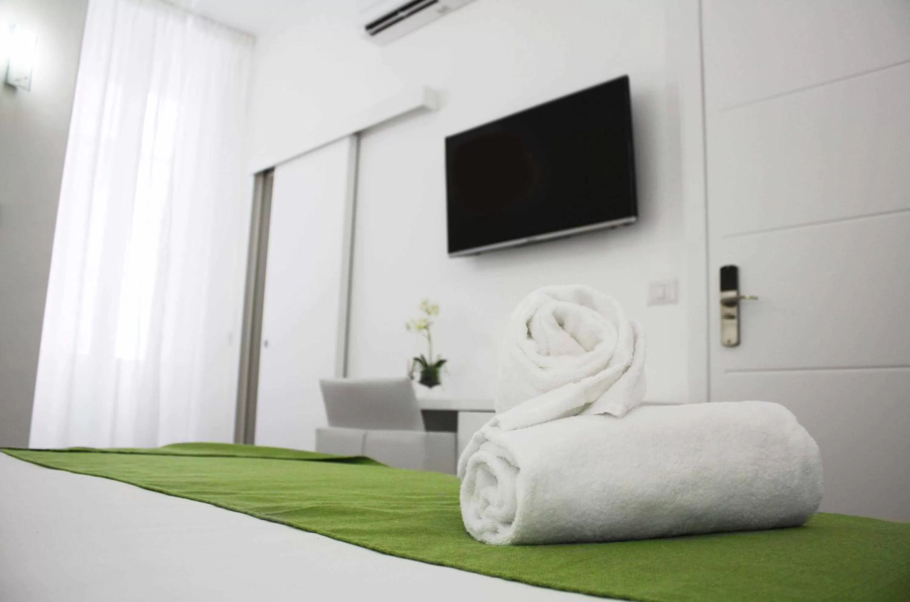 Photo of the whole room, Bed in Roma Resort Colosseum