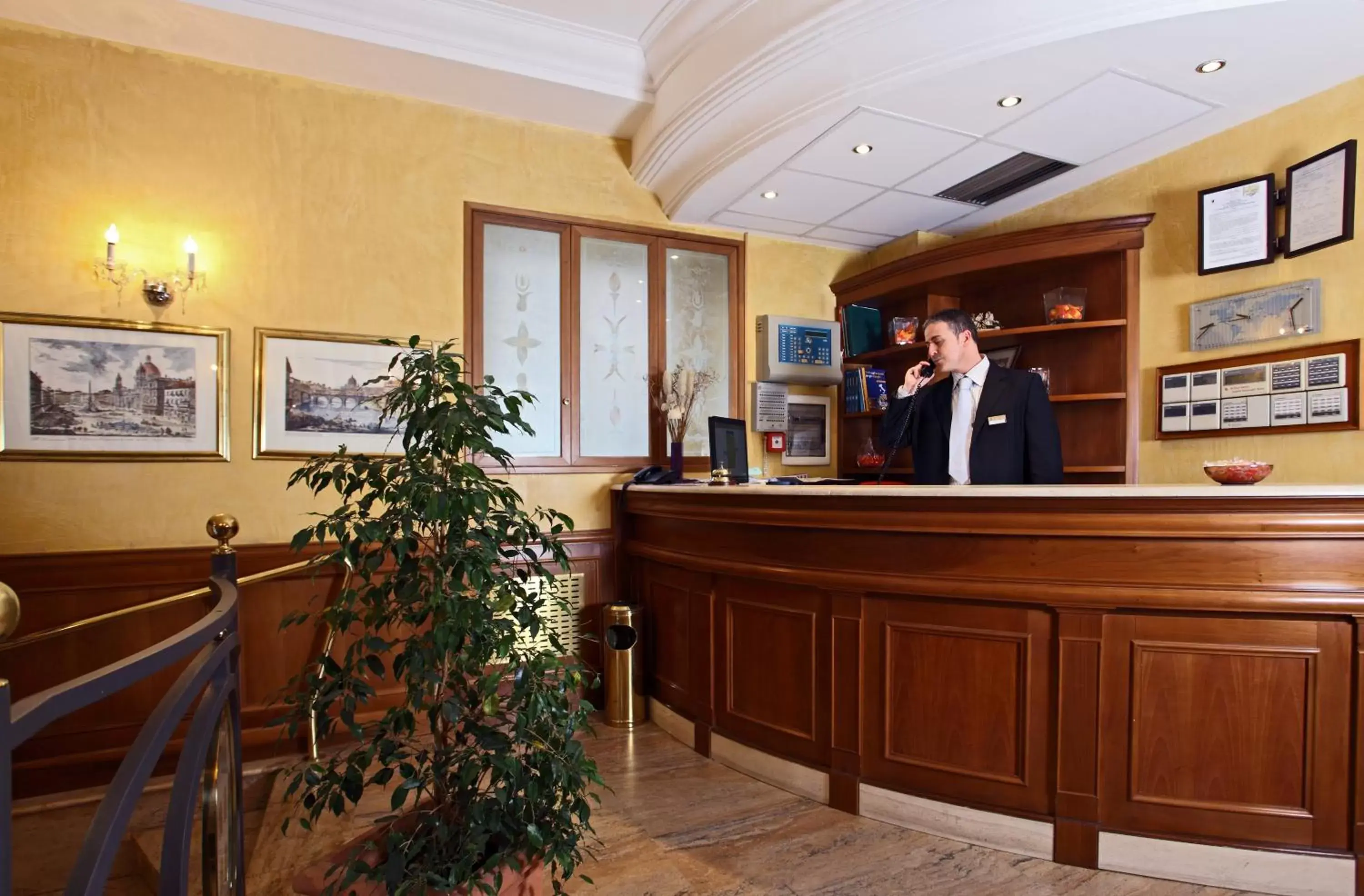 Staff, Lobby/Reception in Hotel Montecarlo