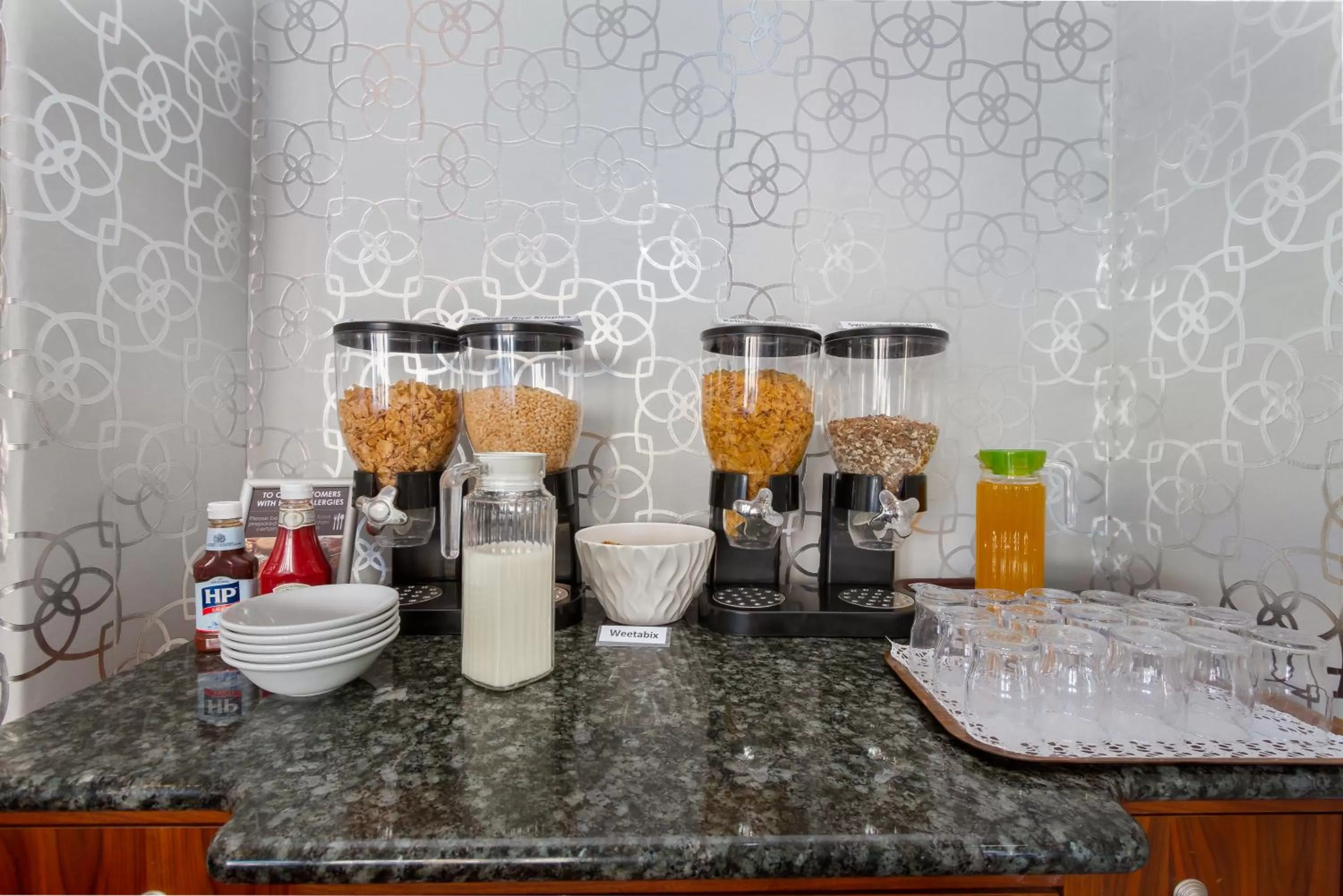 Breakfast in Adelaide Lodge - Town Centre - Opposite Winter Gardens