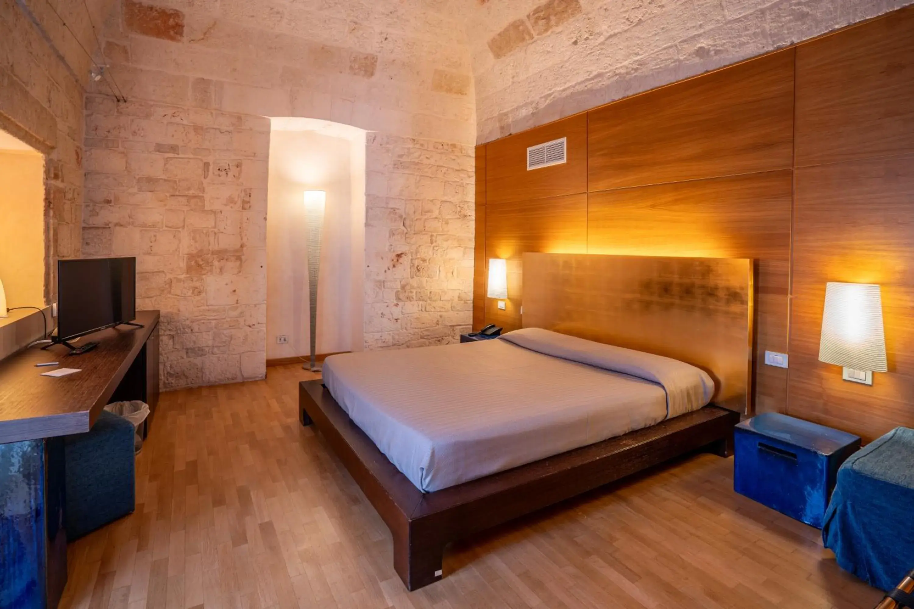 Bed in San Tommaso Hotel