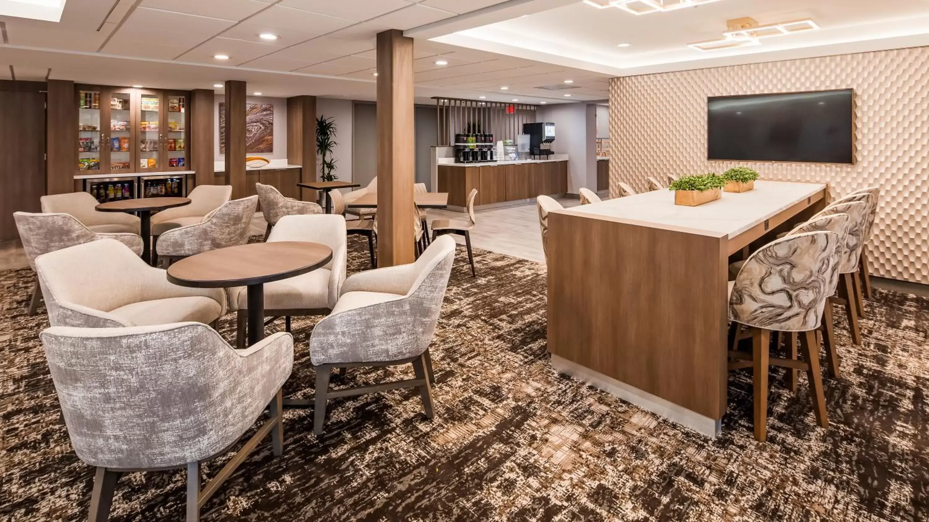 Lobby or reception, Lounge/Bar in SureStay Plus Hotel by Best Western Chicago Lombard