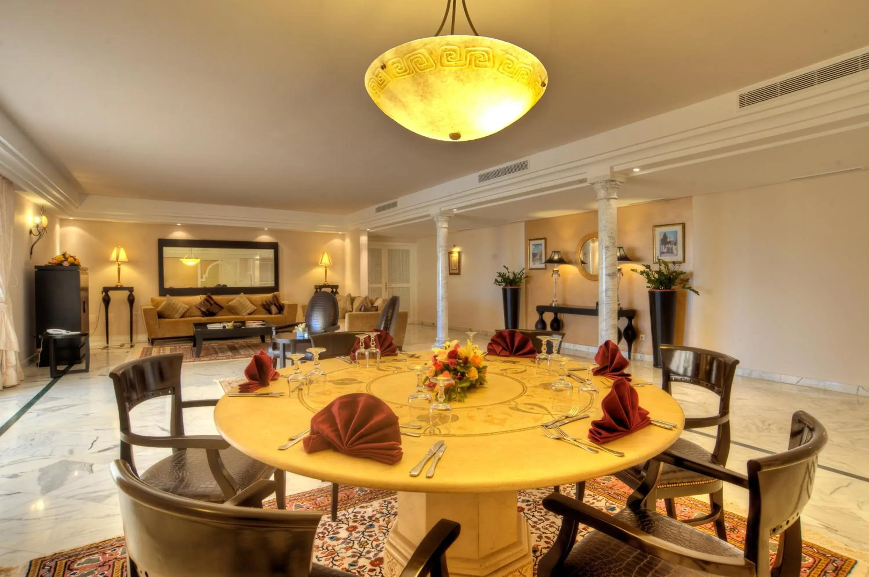 Living room, Restaurant/Places to Eat in Ramada Plaza by Wyndham Tunis