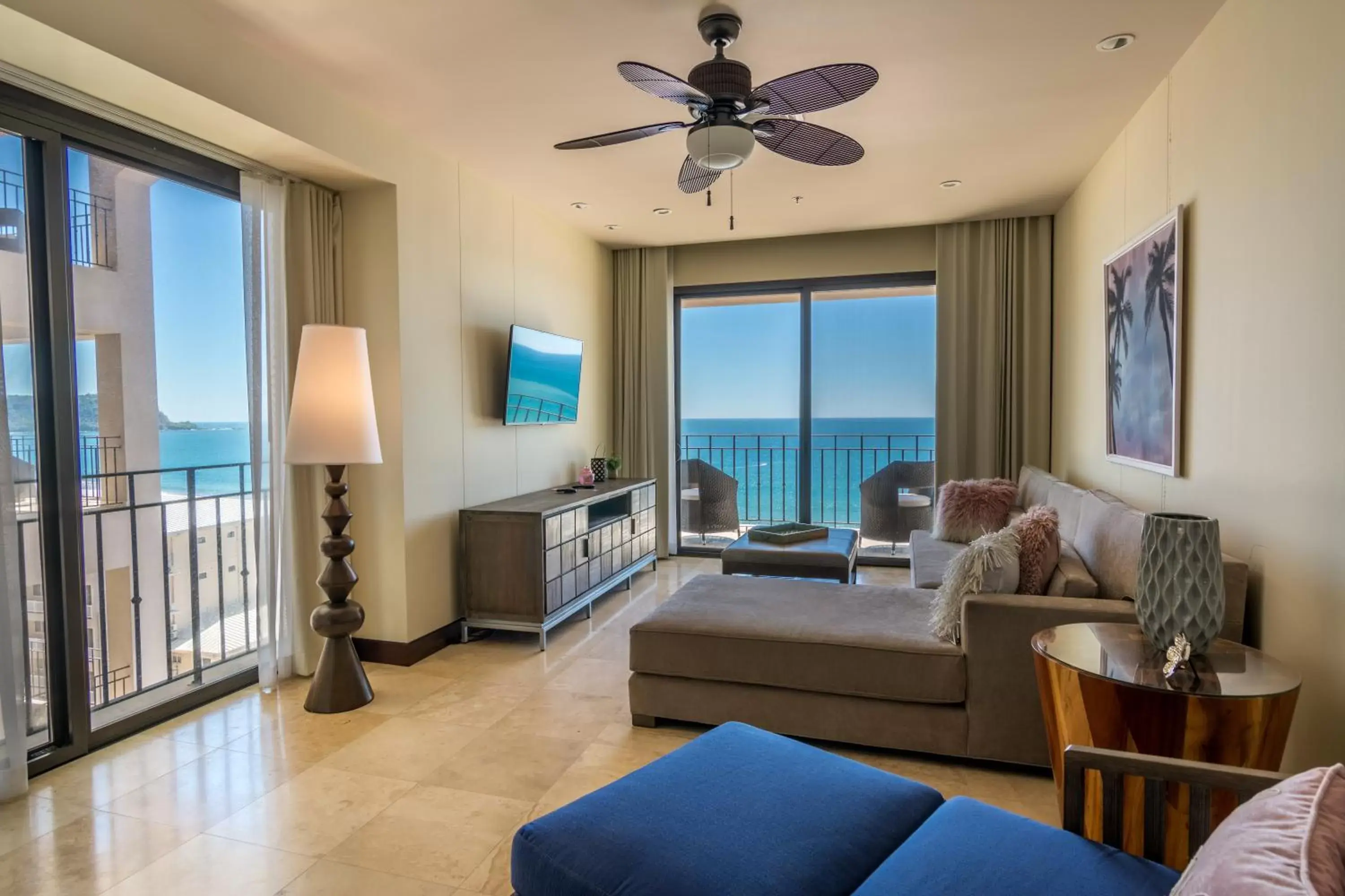 Living room, Seating Area in Crocs Resort & Casino