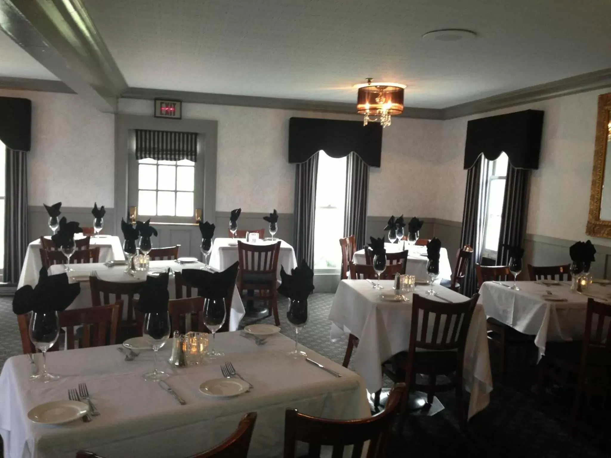 Photo of the whole room, Restaurant/Places to Eat in Afton House Inn