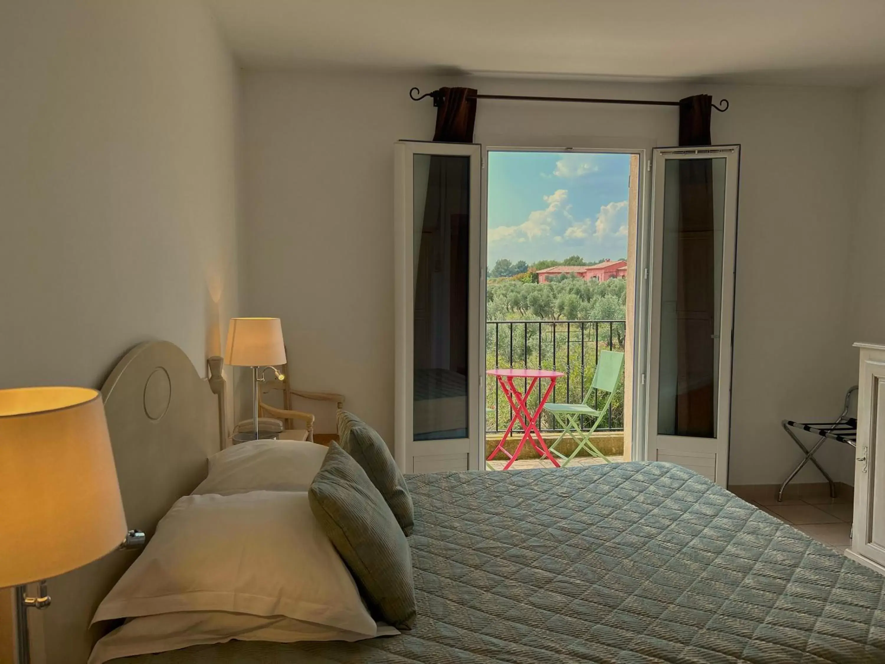 Comfort Double Room with Balcony in Hotel Terriciaë aux portes de Maussane les Alpilles Comfort Double Room with Balcony in Hotel Terriciaë aux portes de Maussane les Alpilles