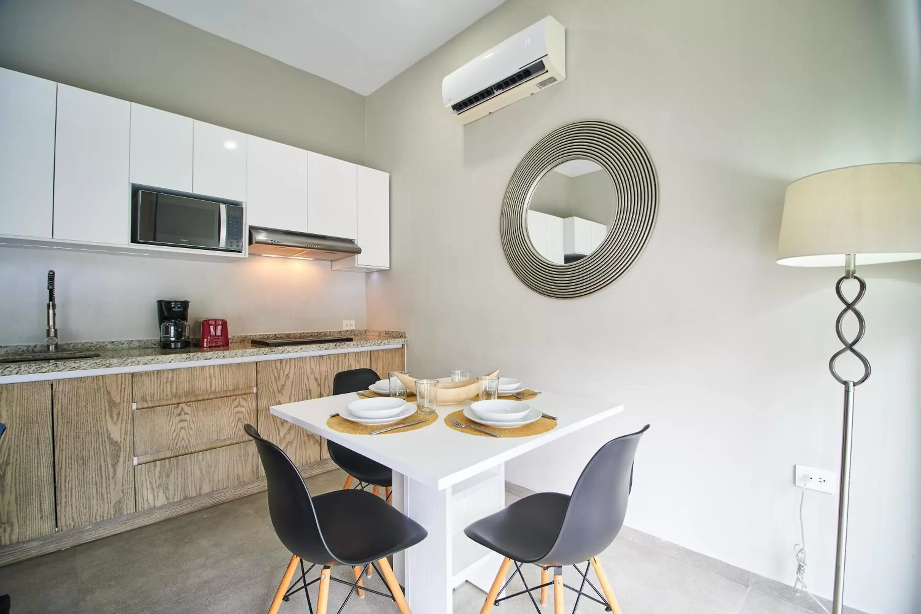Kitchen or kitchenette, Dining Area in Torre 42 Playa del Carmen by Lockey
