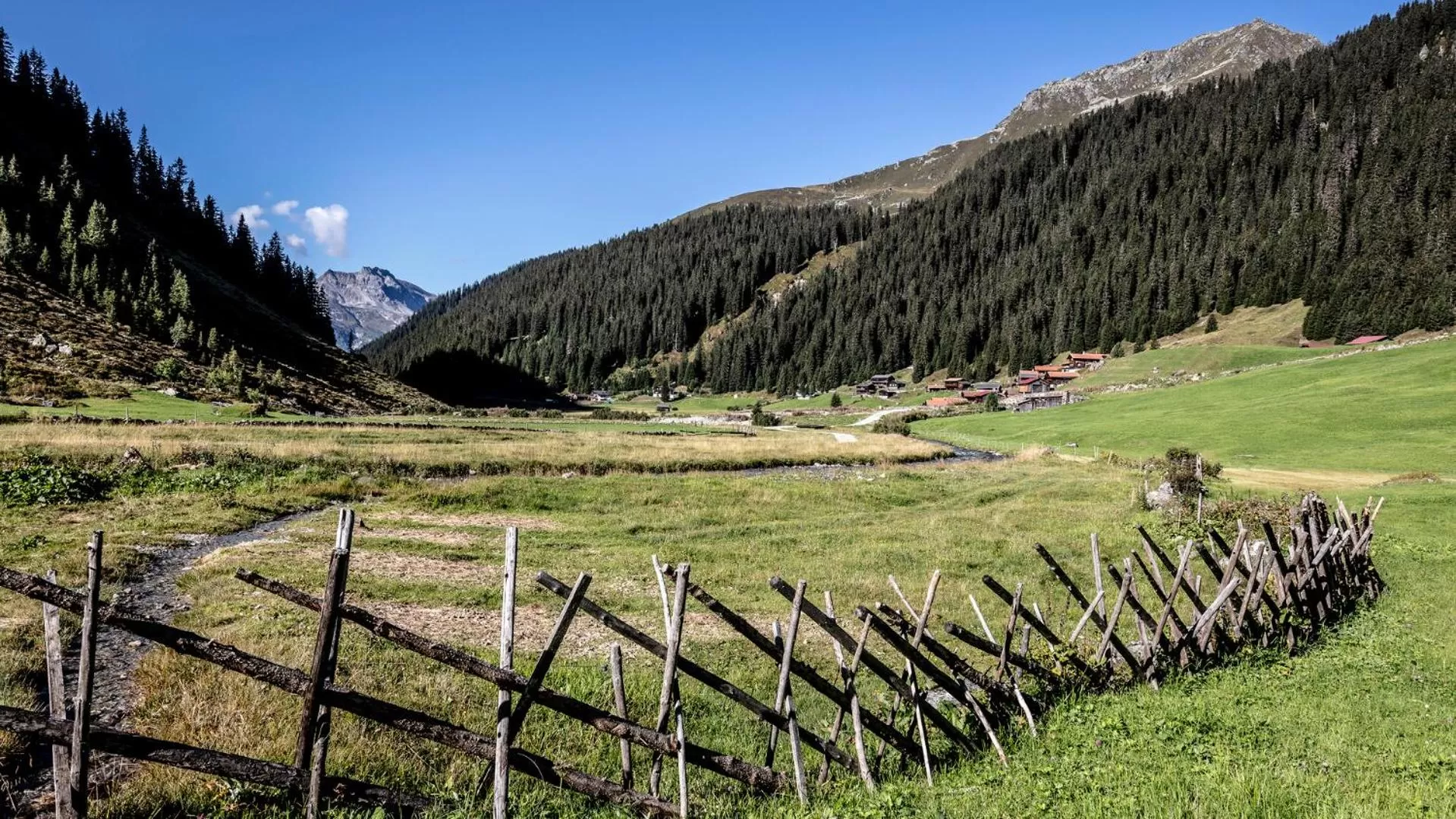 Hiking in Hotel Silvapina