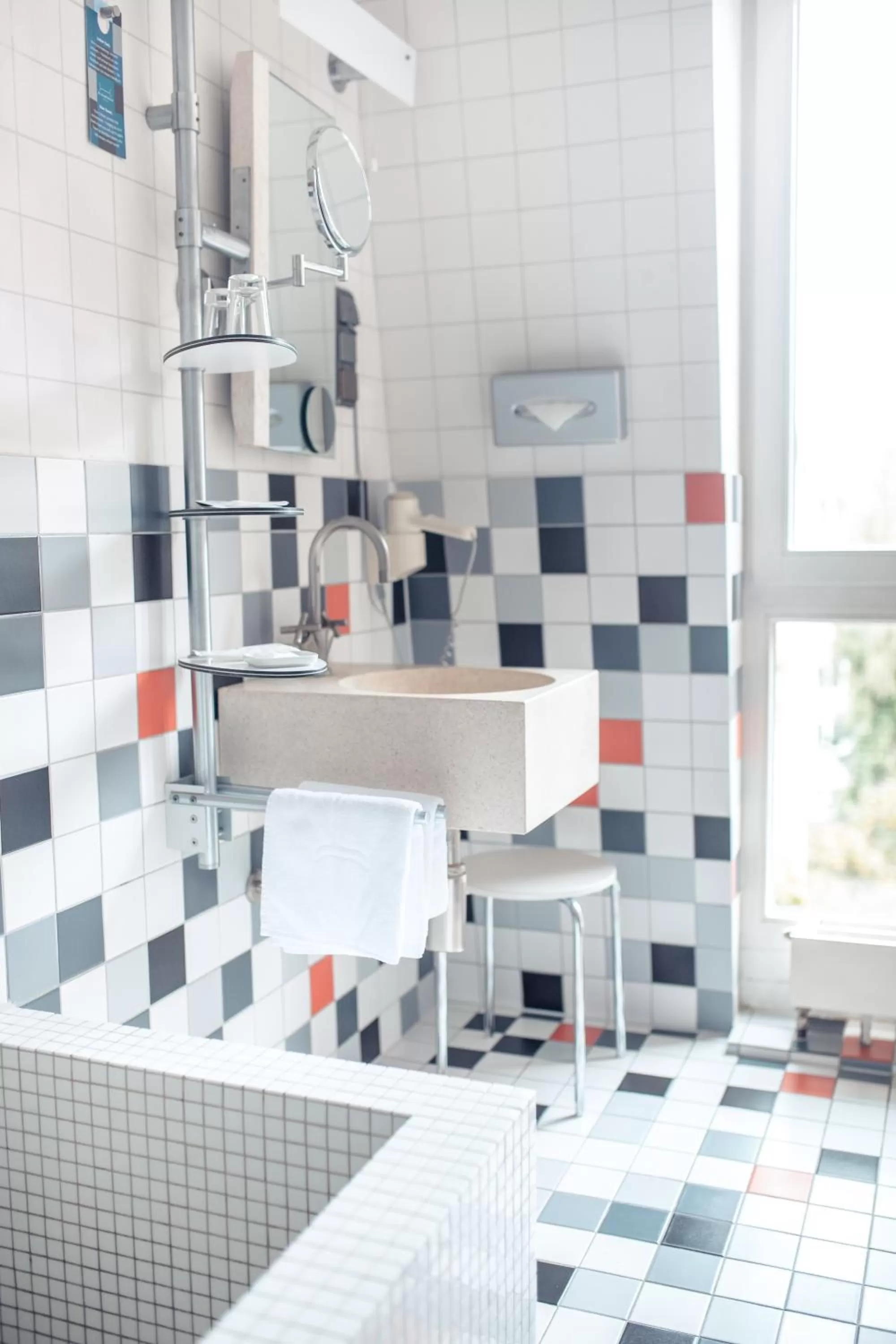 Shower in Hotel Bleibtreu Berlin by Golden Tulip