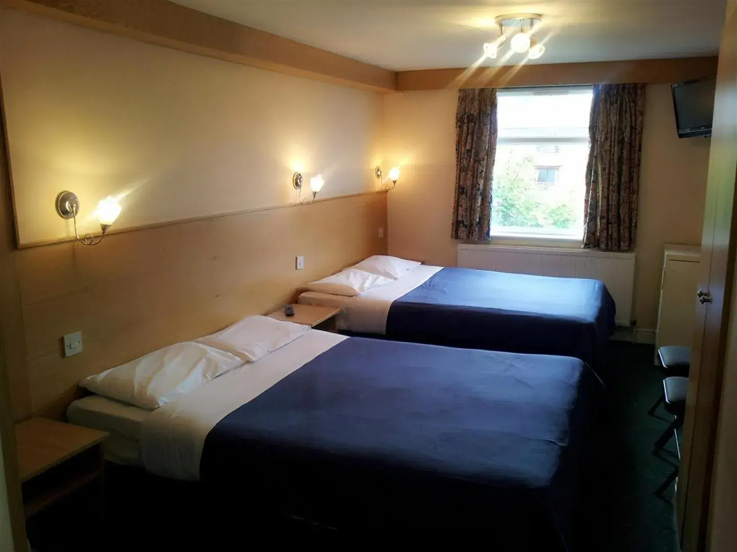 Bed in West Cromwell Hotel Bed in West Cromwell Hotel