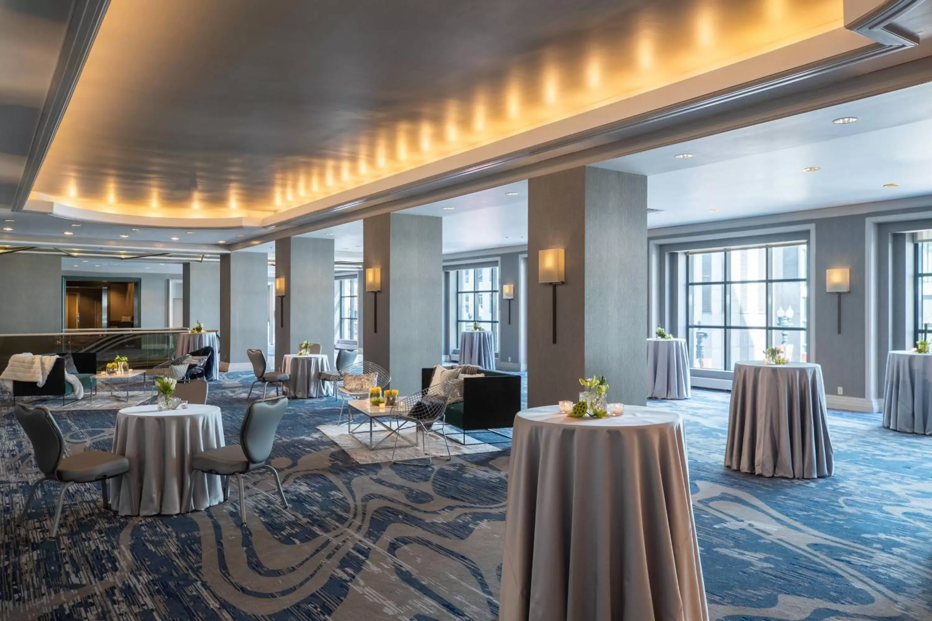 Meeting/conference room, Restaurant/Places to Eat in Renaissance Chicago Downtown Hotel