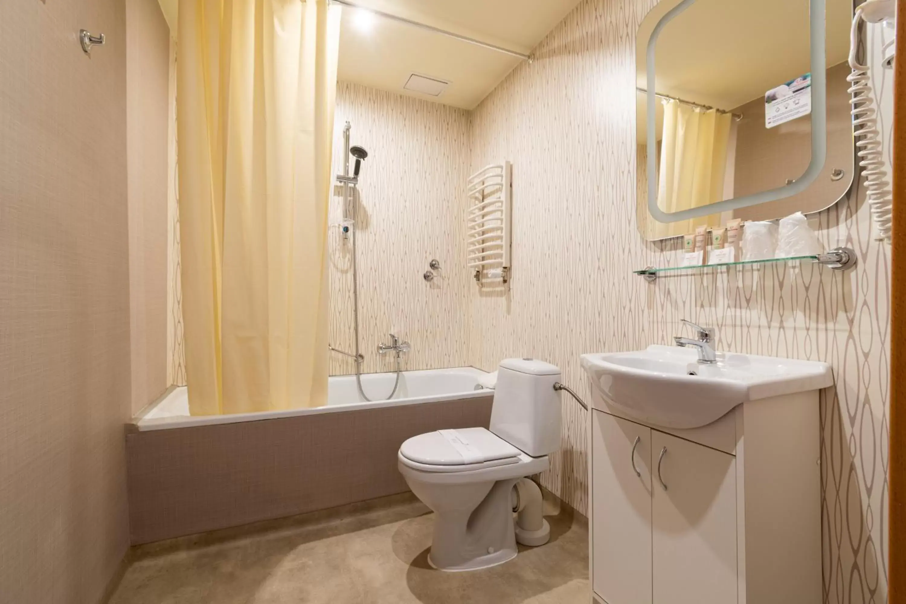Shower, Bathroom in Hotel Diament Zabrze - Gliwice