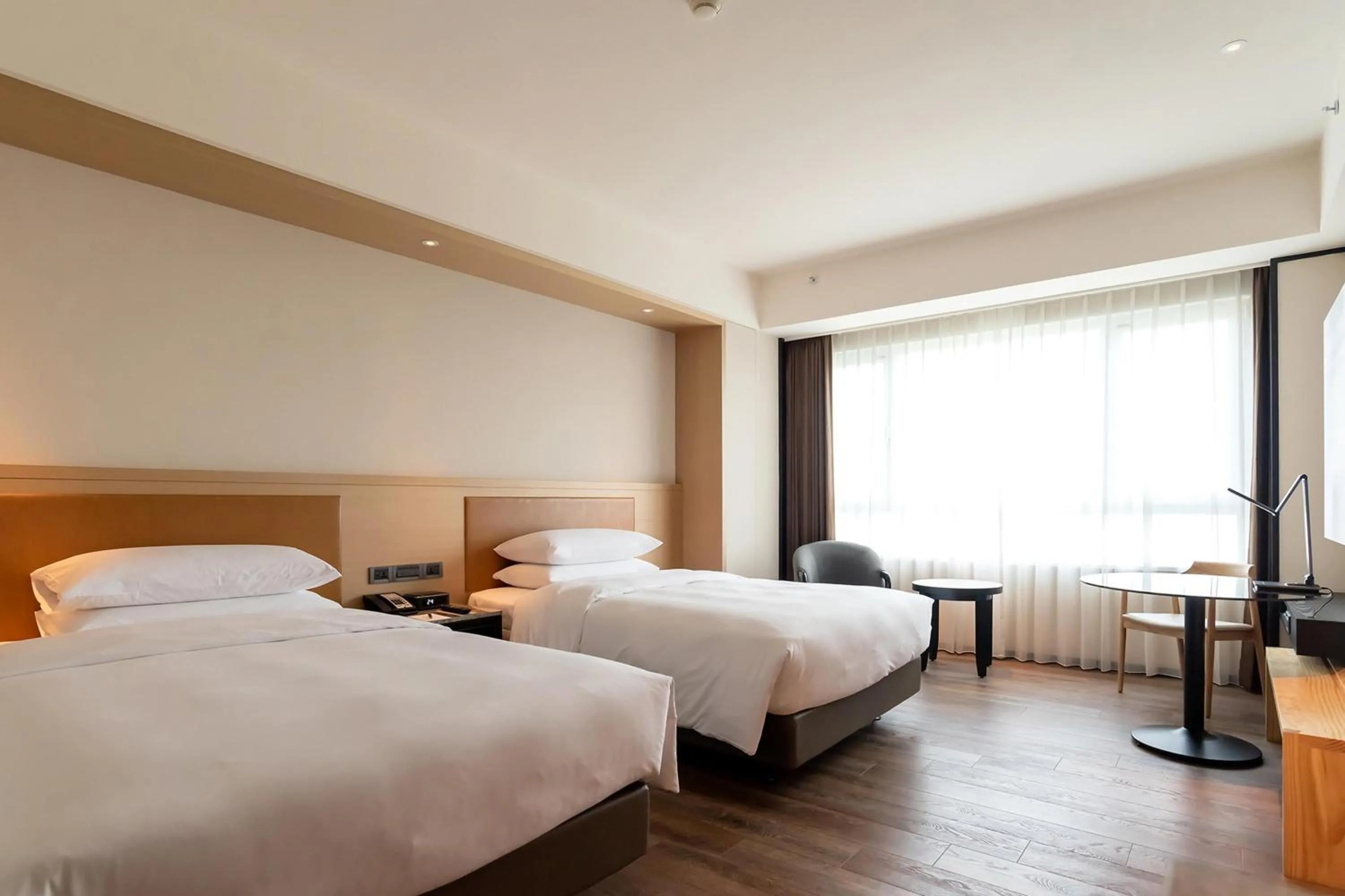 Photo of the whole room, Bed in Sheraton Taoyuan Hotel