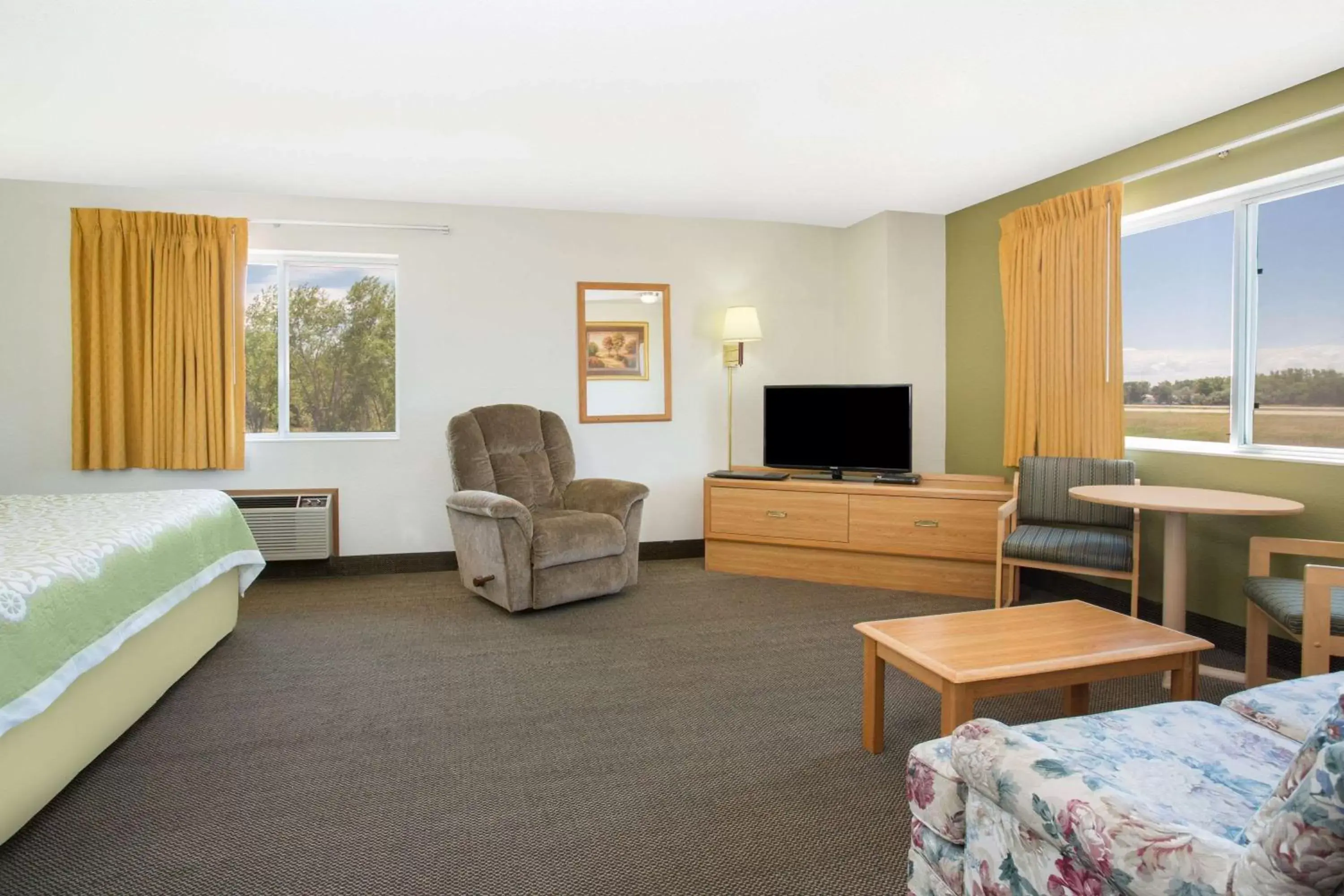 Photo of the whole room, Seating Area in Days Inn by Wyndham Ogallala